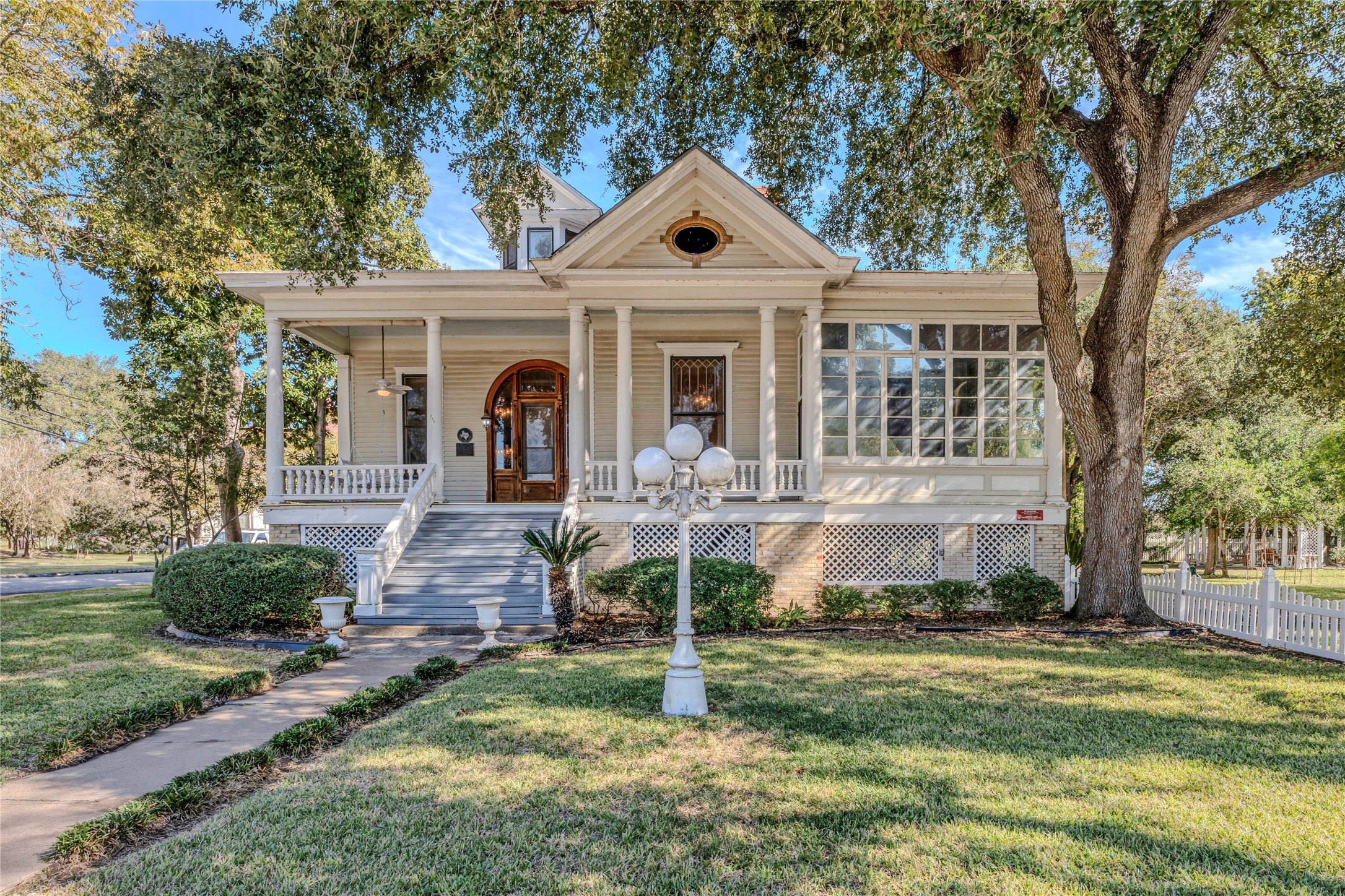 524 Saint Peter Street Property Photo 1