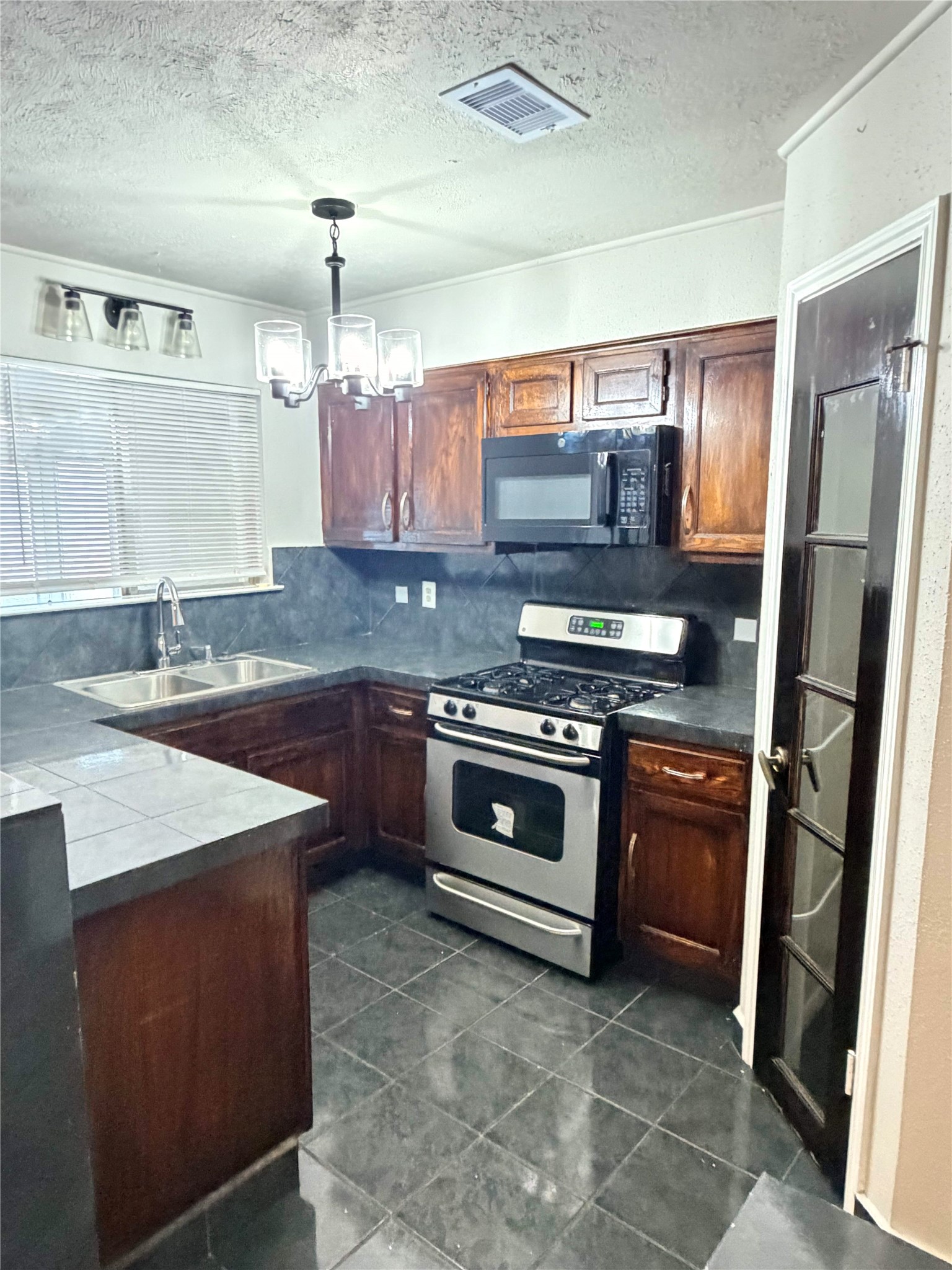 7111 Feather Creek Drive Property Photo 6