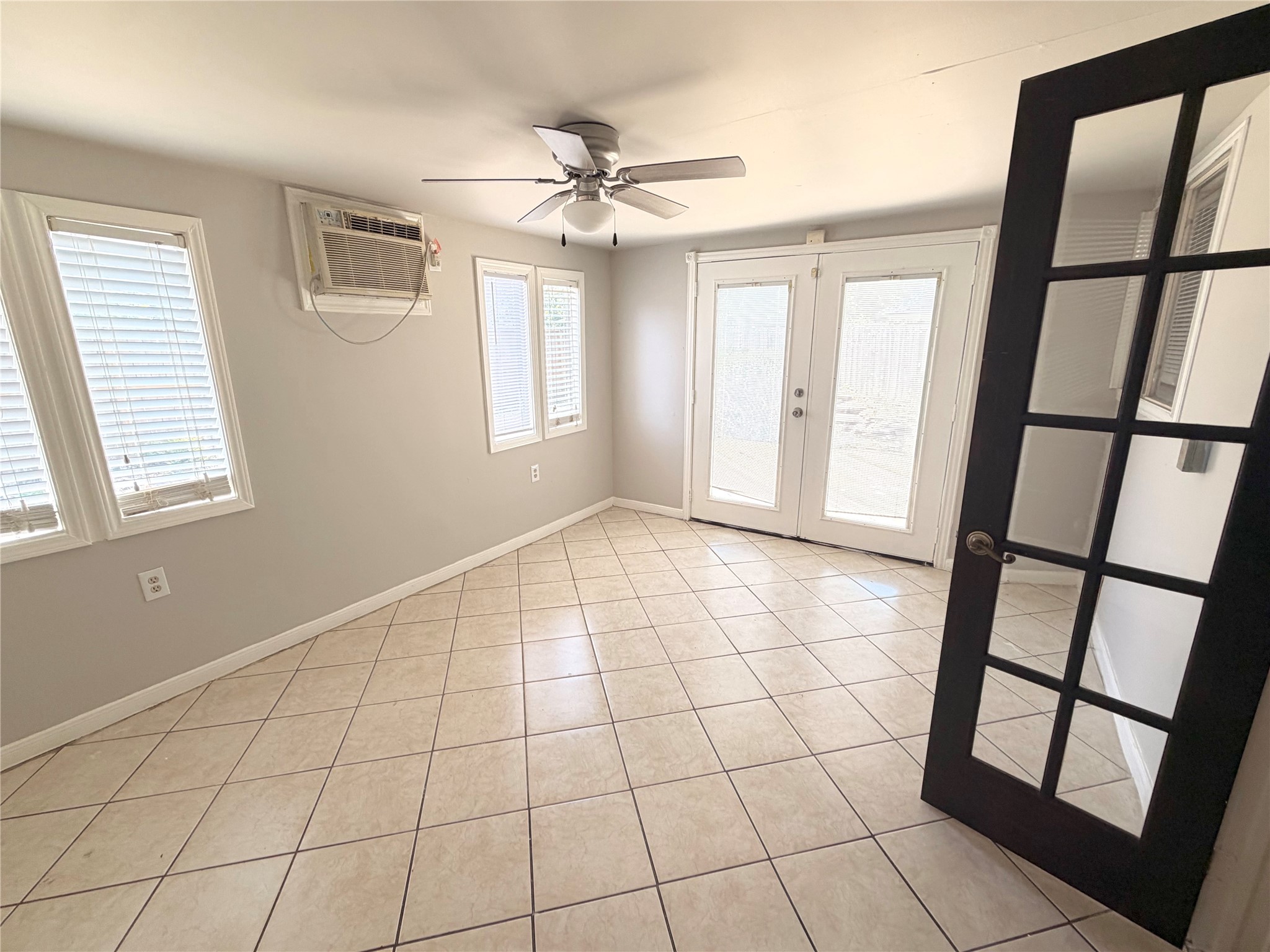 7111 Feather Creek Drive Property Photo 9