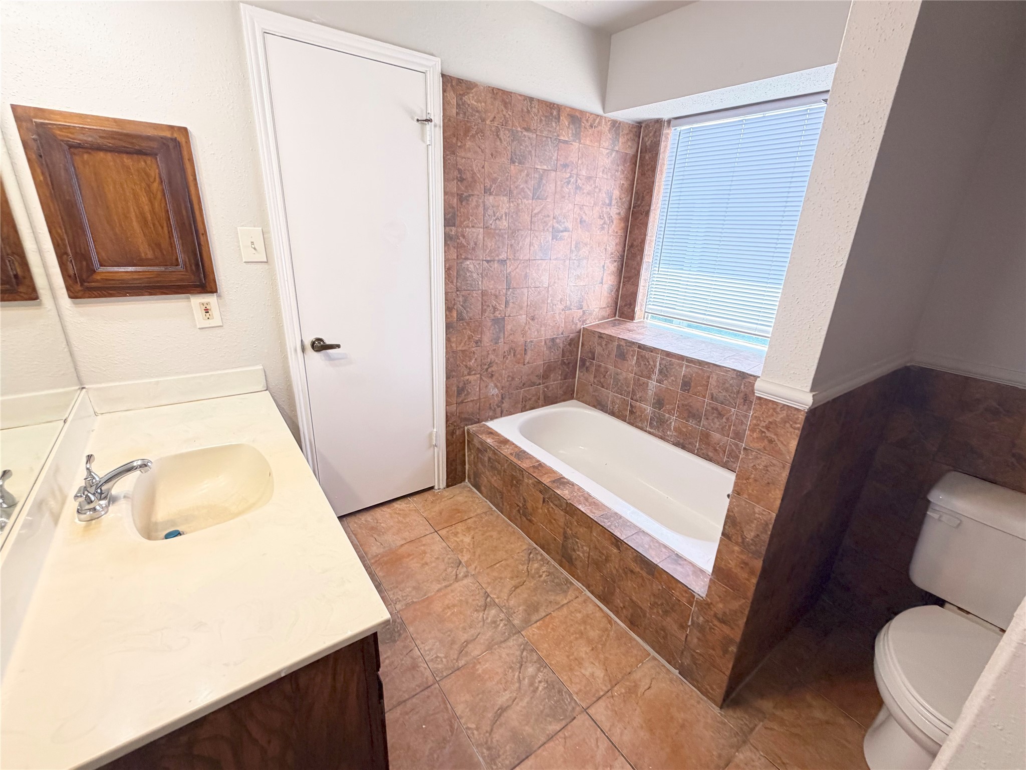7111 Feather Creek Drive Property Photo 14