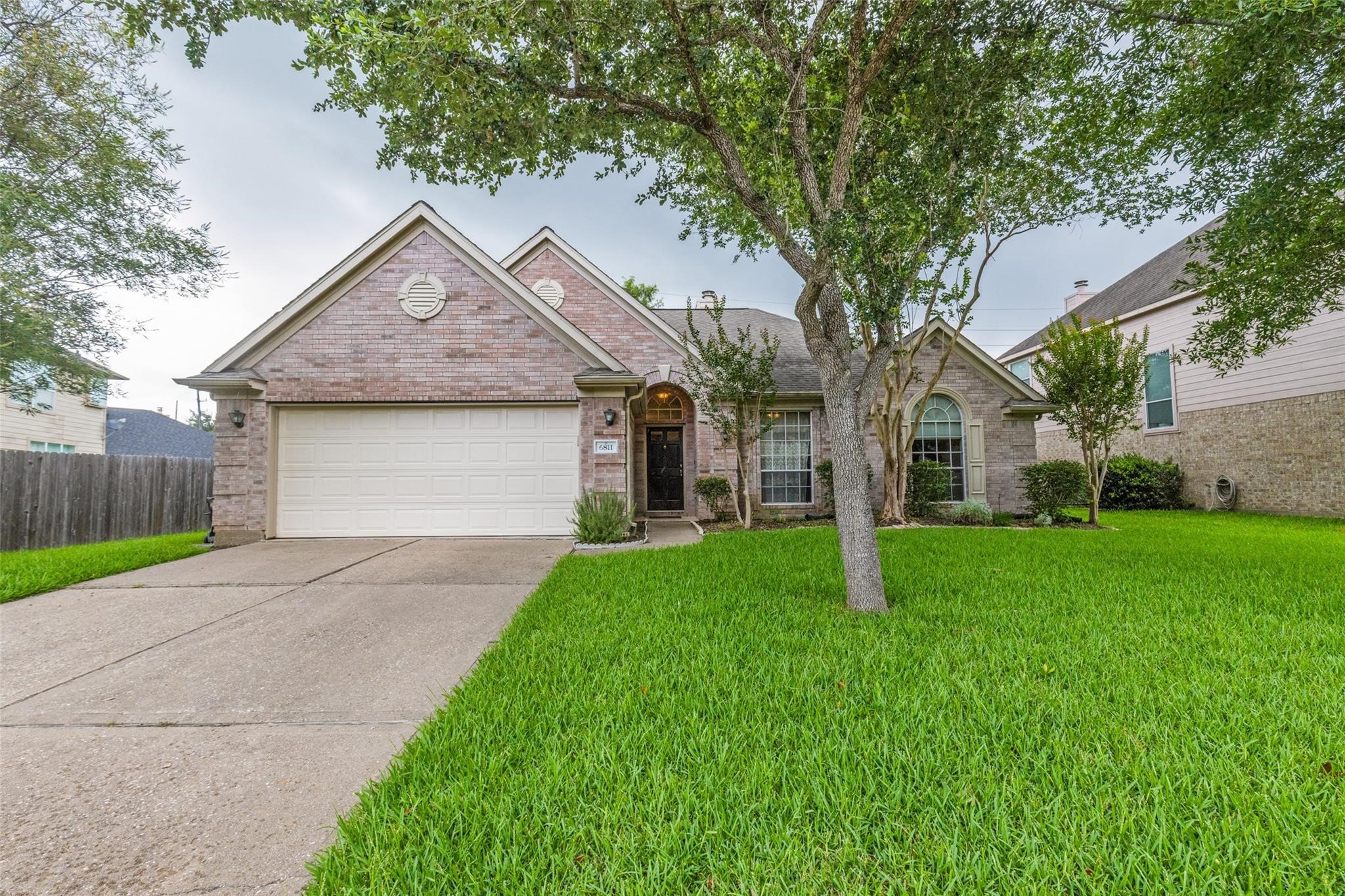 6811 Shelby Oaks Drive Property Photo 1