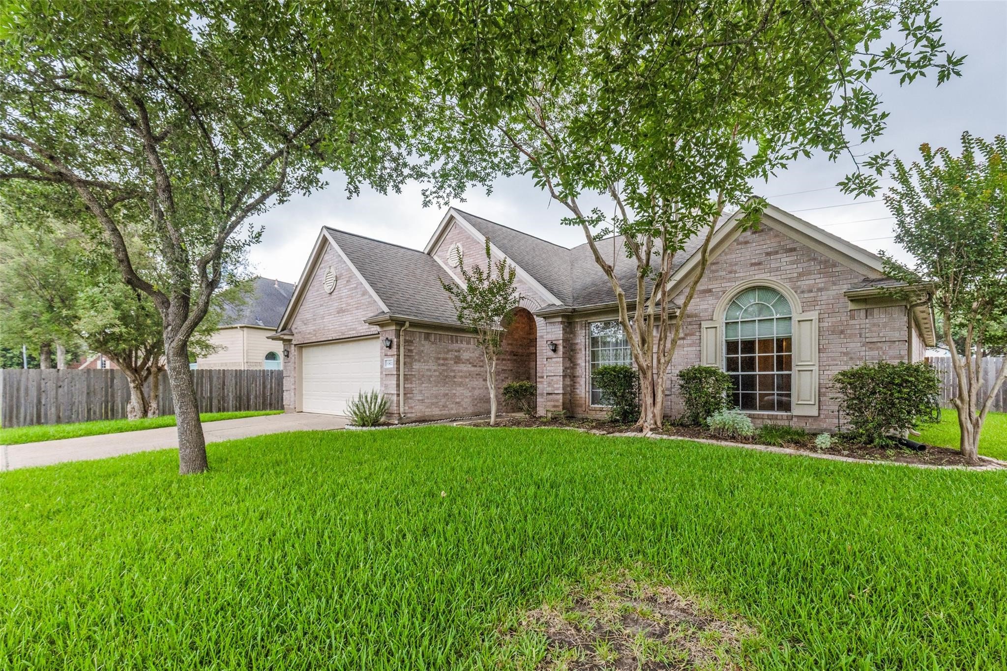 6811 Shelby Oaks Drive Property Photo 2