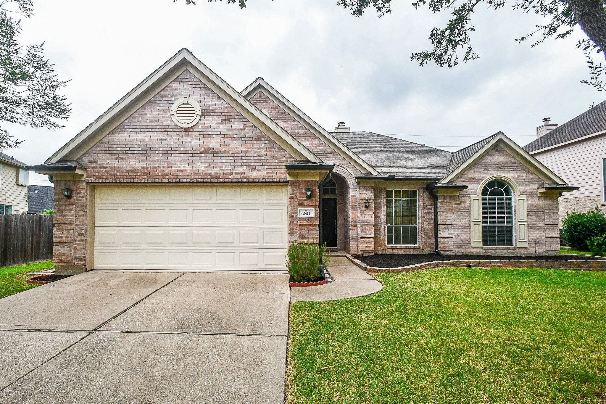 6811 Shelby Oaks Drive Property Photo 2