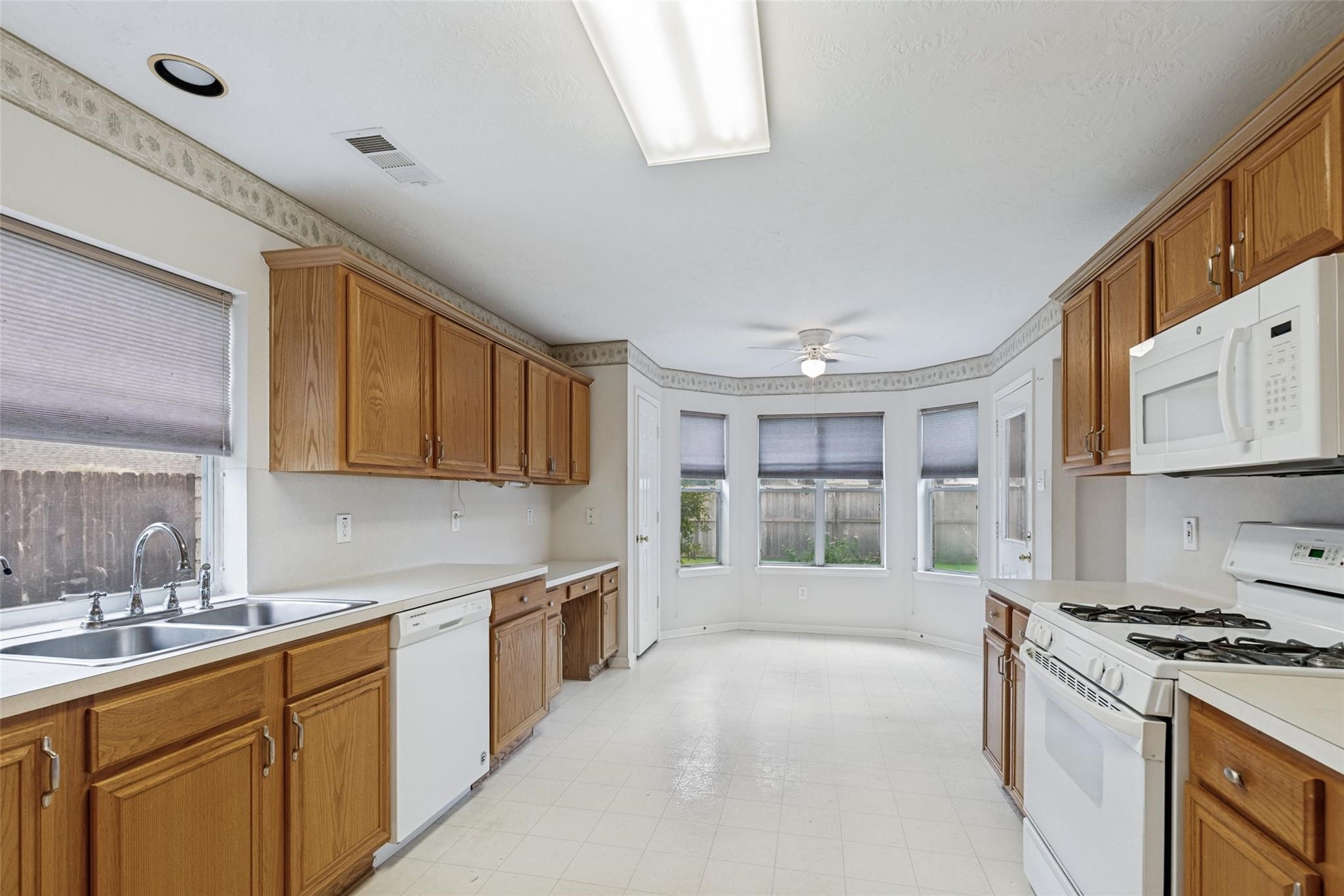 6811 Shelby Oaks Drive Property Photo 3