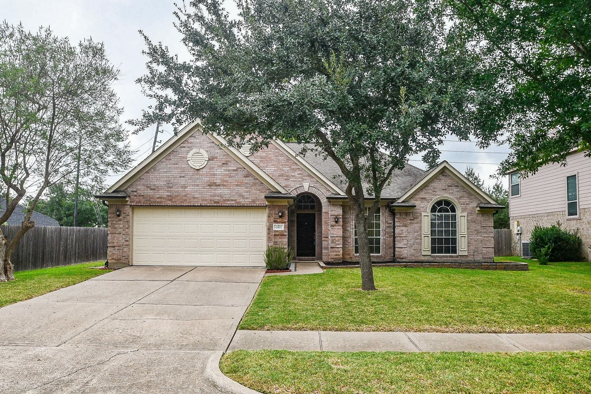 6811 Shelby Oaks Drive Property Photo 3
