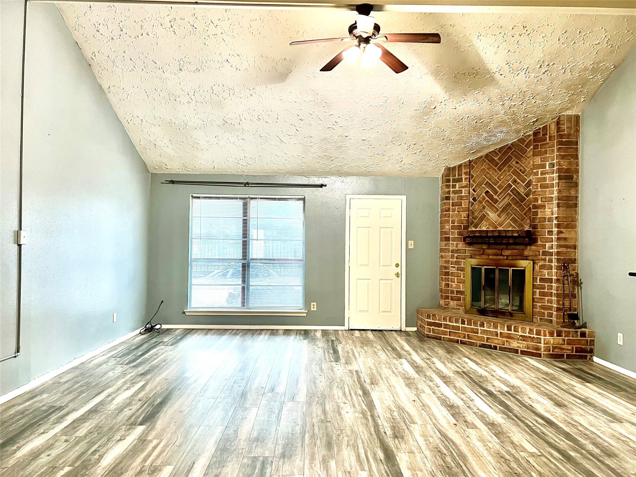 15950 Manfield Drive Property Photo 3