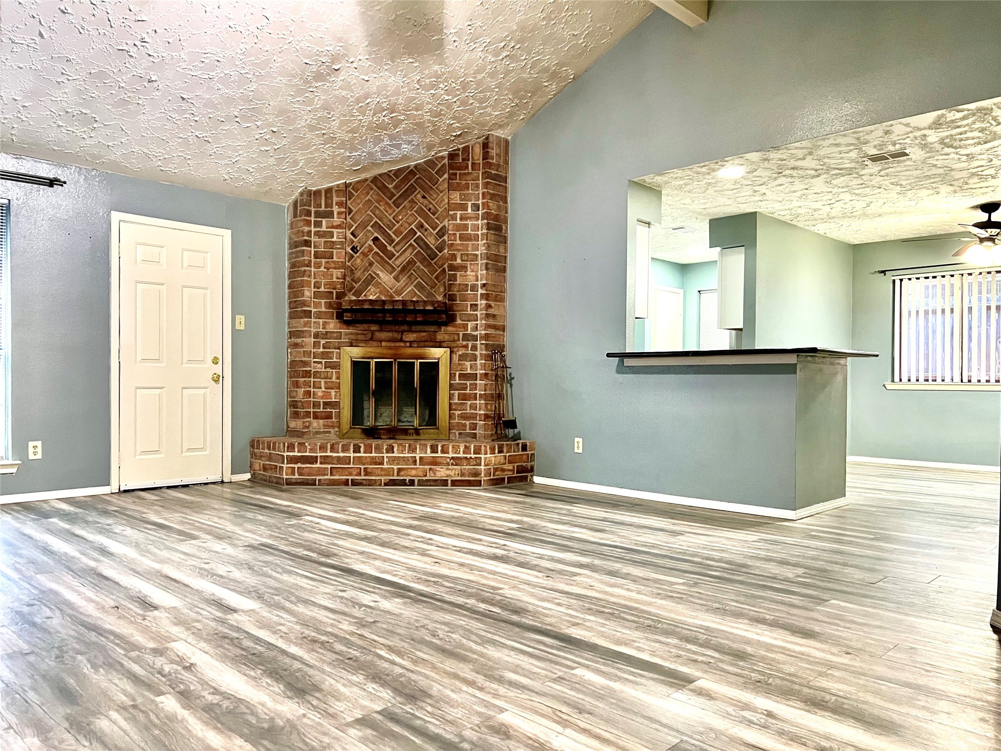 15950 Manfield Drive Property Photo 4