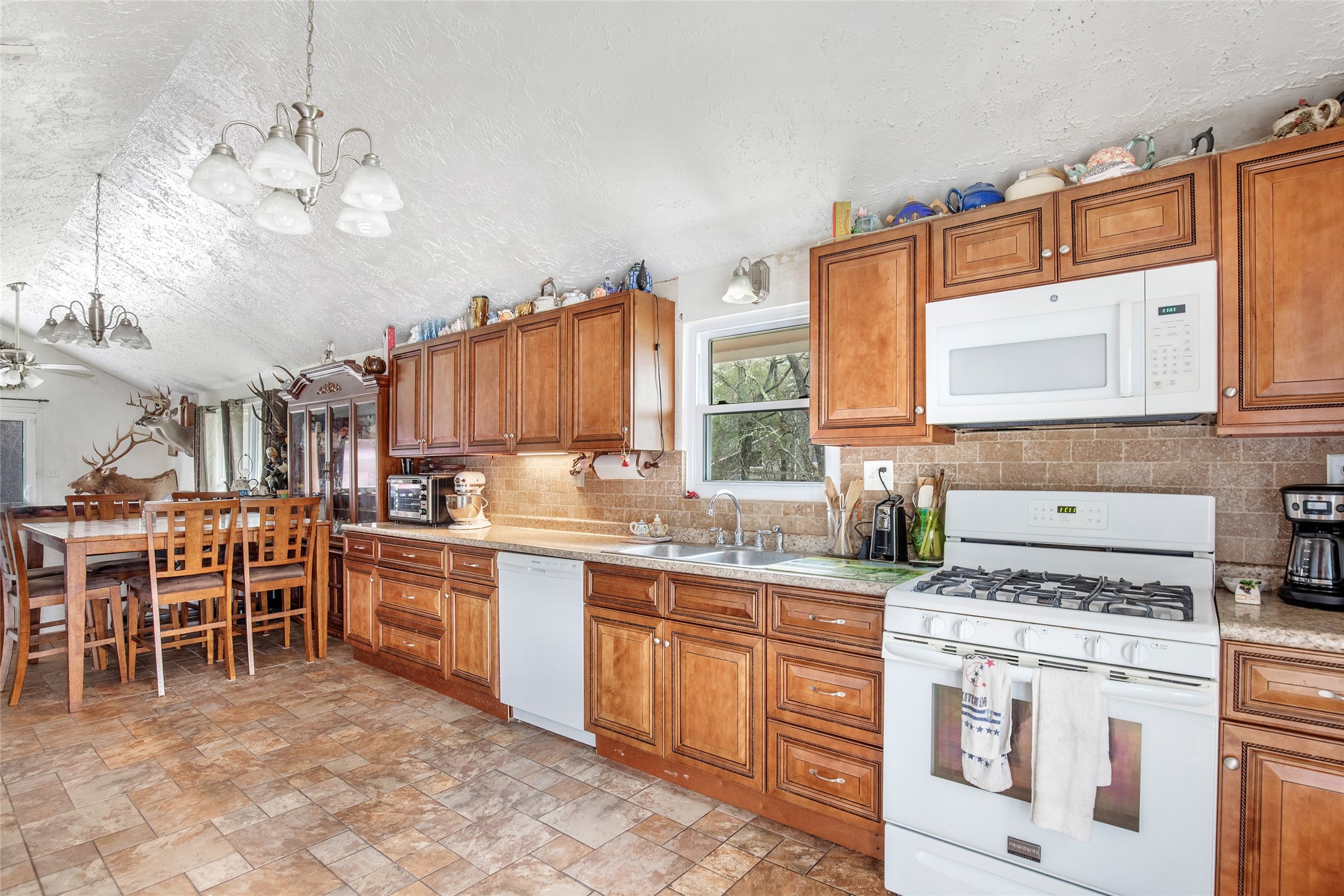 25734 Water Ridge Drive Property Photo 17