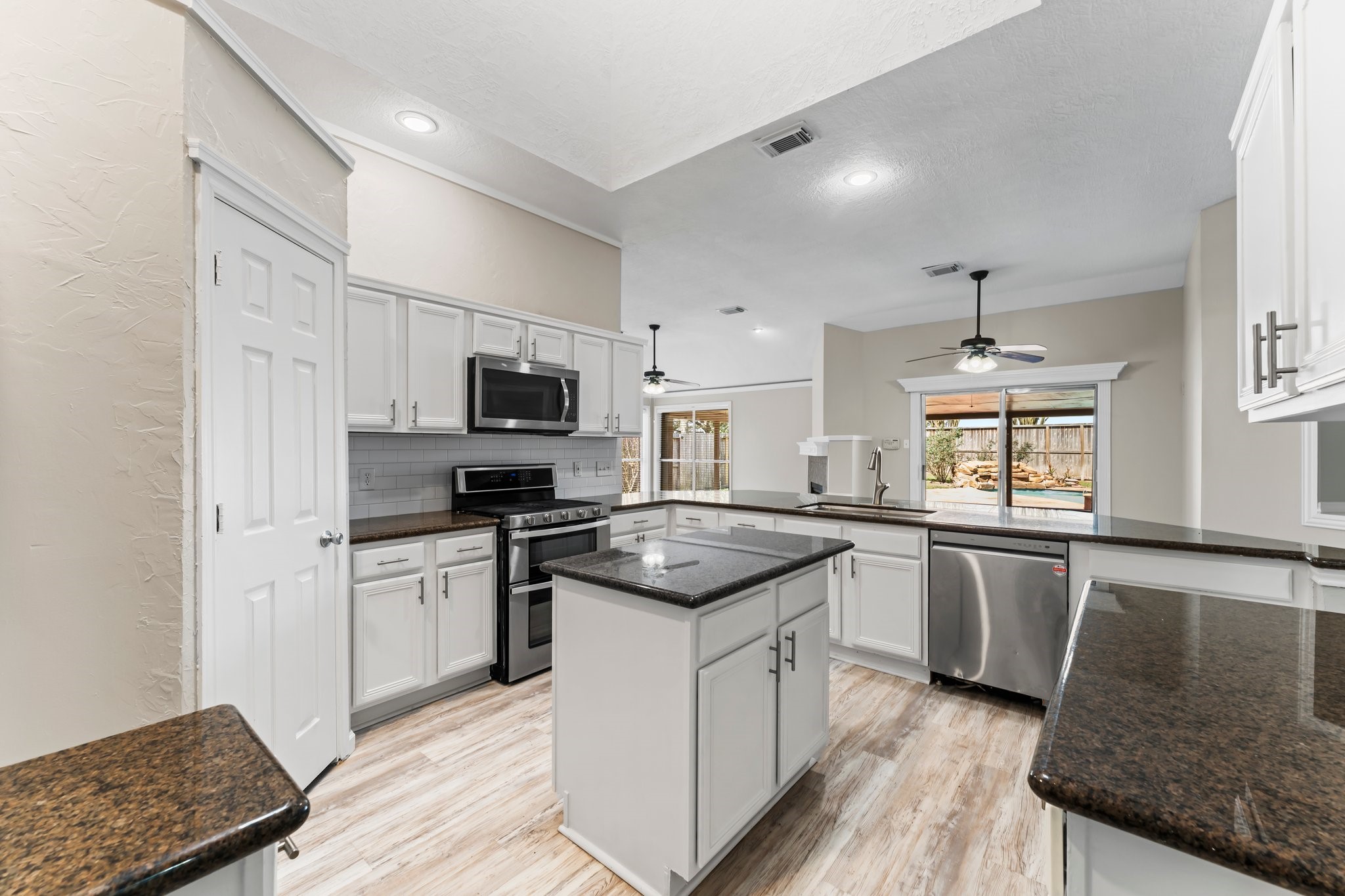 4707 Stoney Point Court Property Photo 4