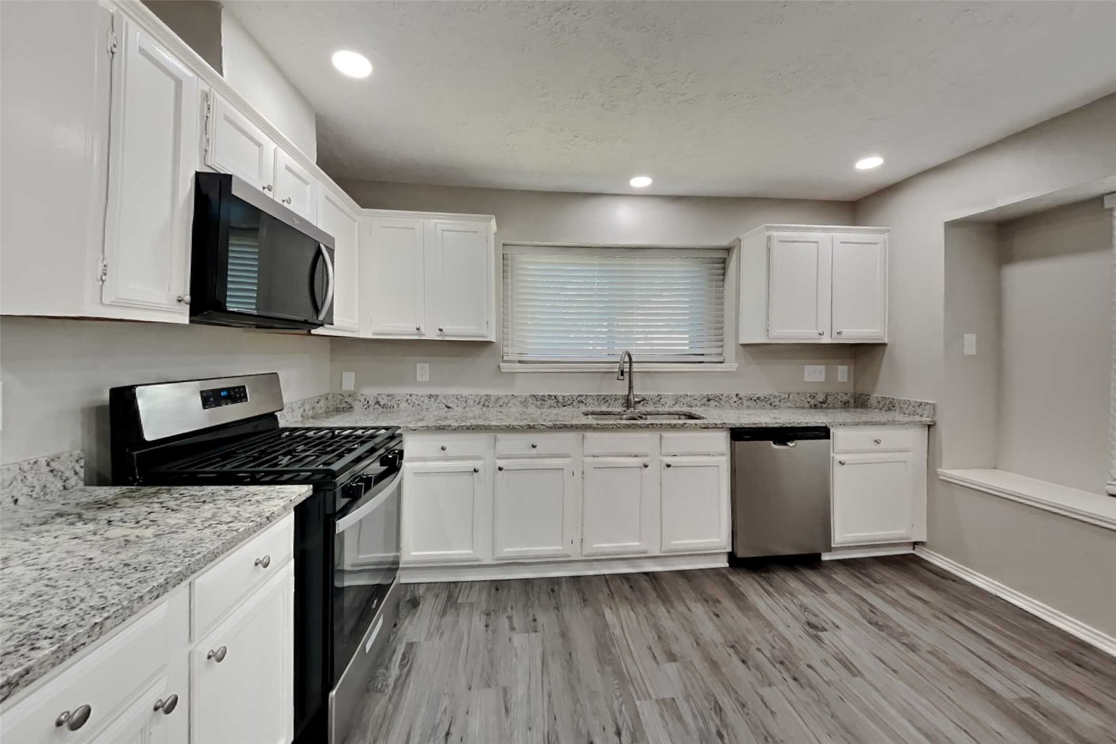 19011 Keyturn Lane Property Photo 5