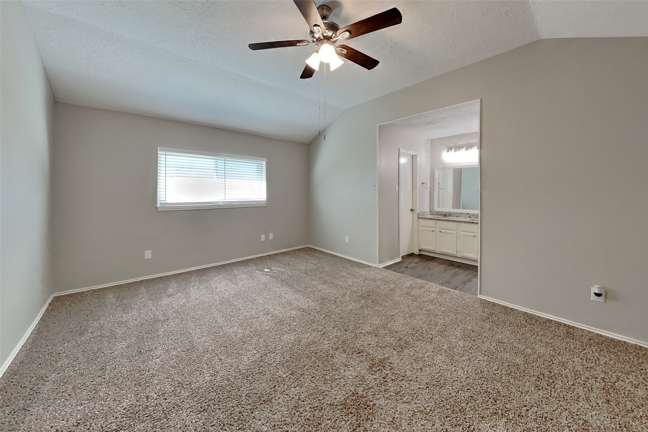 19011 Keyturn Lane Property Photo 8