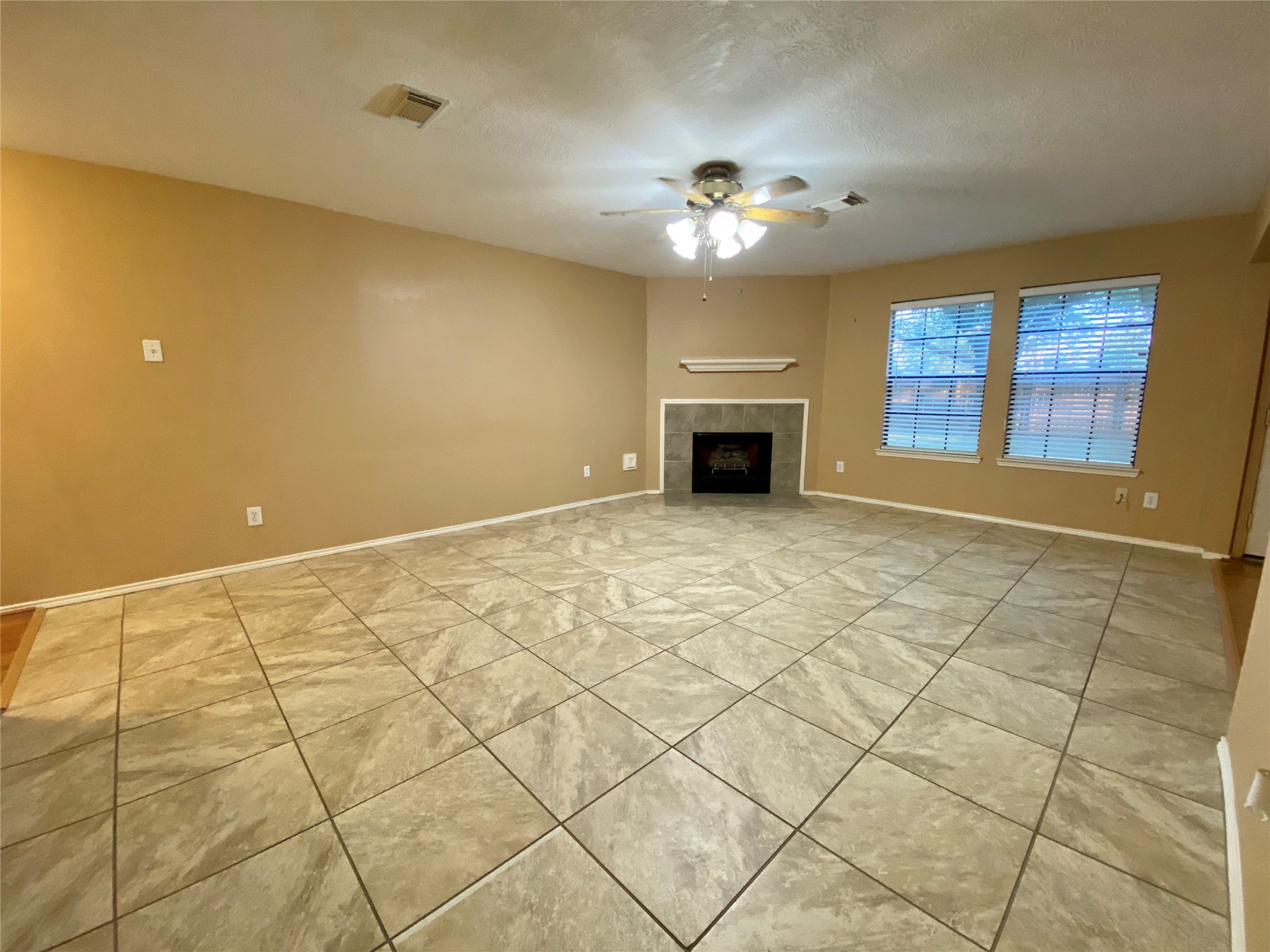 17627 Glenmorris Drive Property Photo 7