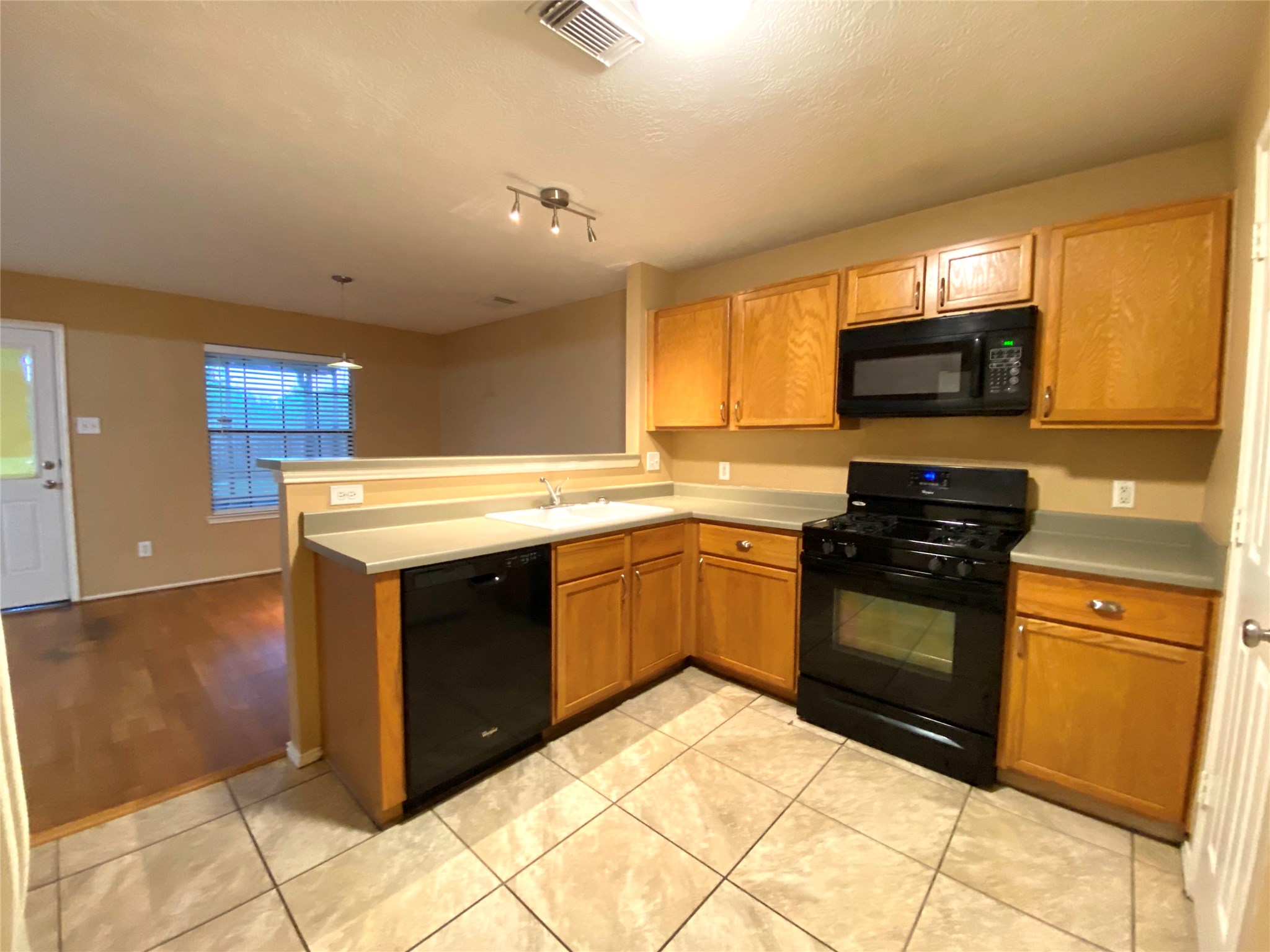 17627 Glenmorris Drive Property Photo 12