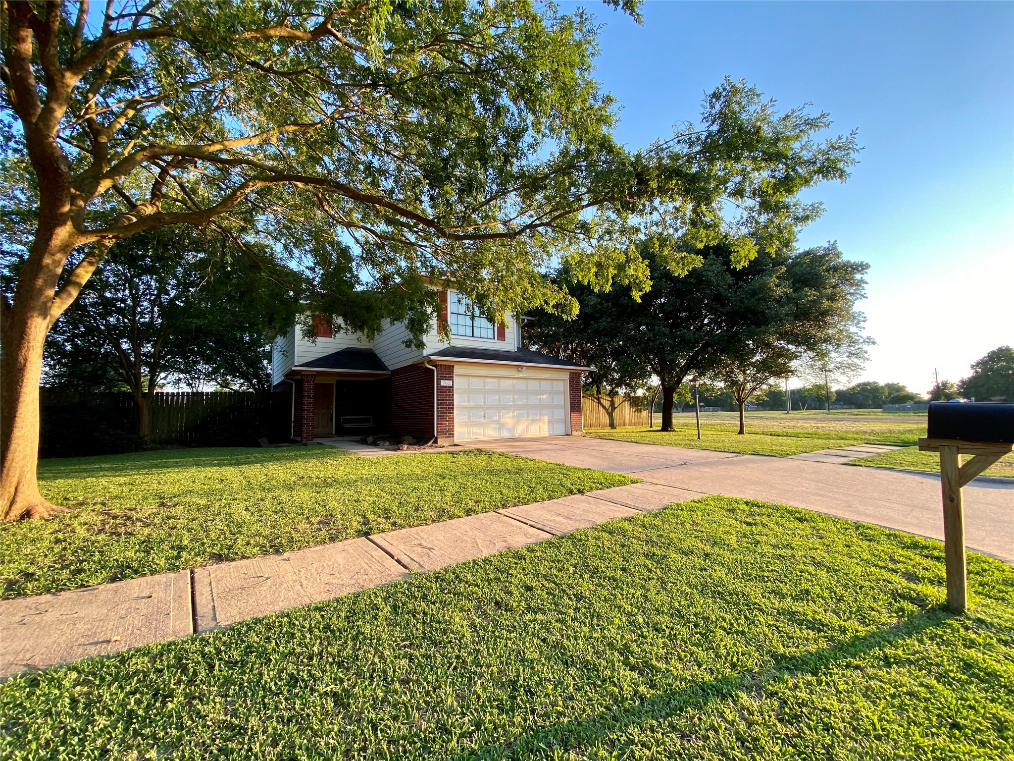 17627 Glenmorris Drive Property Photo 20