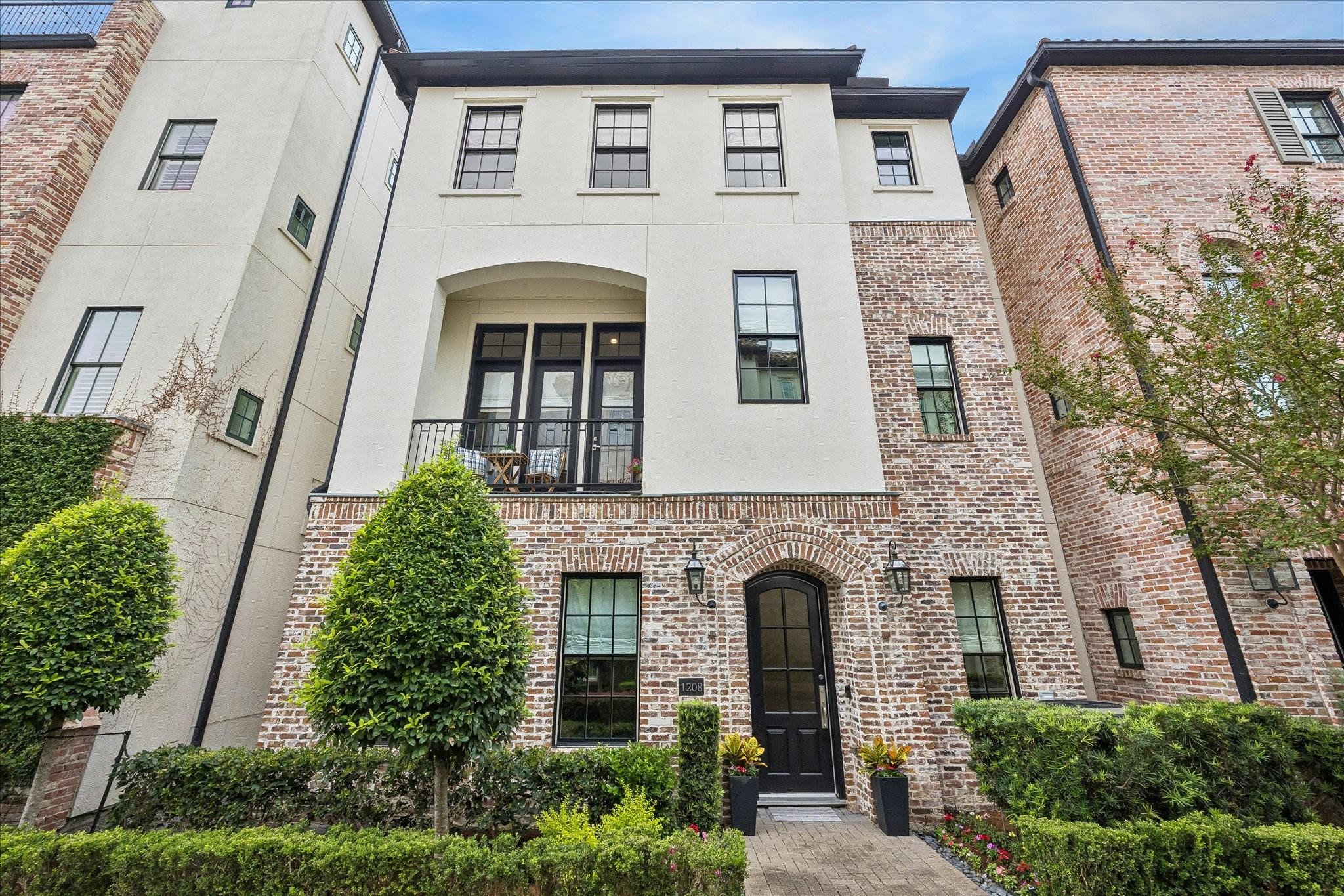 1208 Mosaico Lane, Houston Tx 77055 Property Photo 1