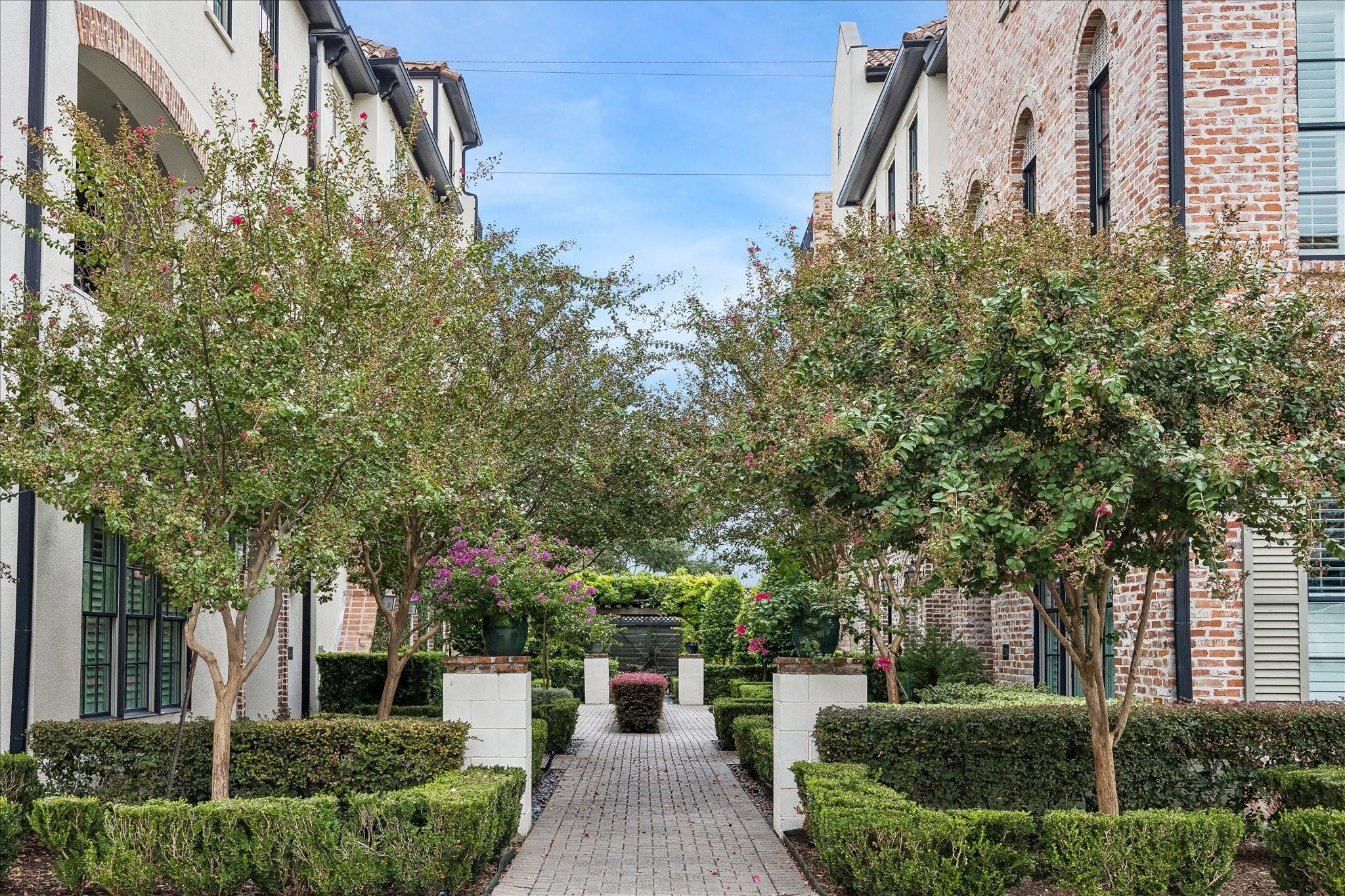 1208 Mosaico Lane Property Photo 3