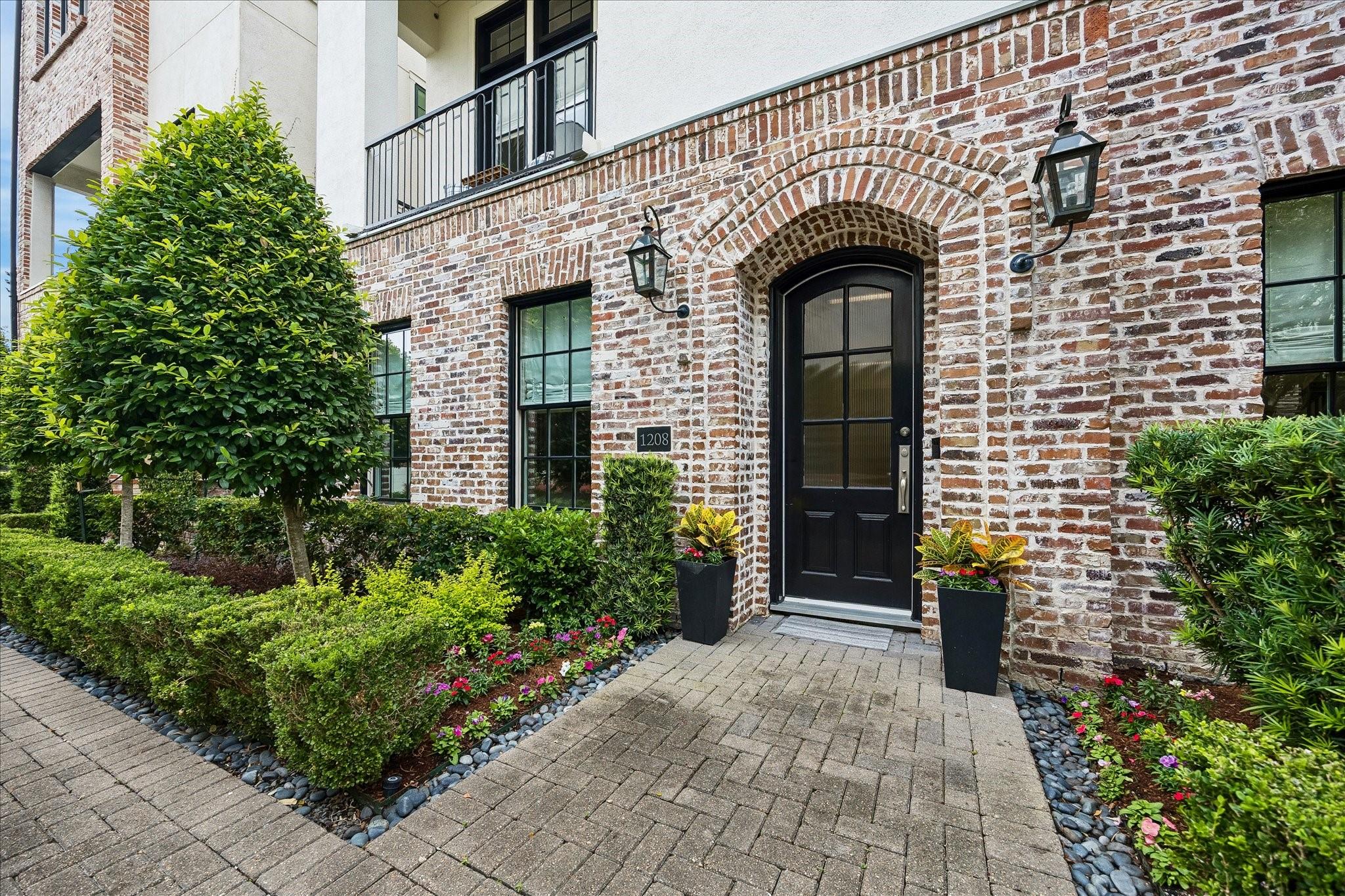 1208 Mosaico Lane Property Photo 5