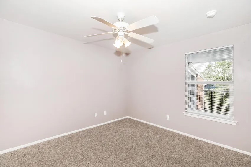 12151 N Interstate Hwy 35 B2 Property Photo 7