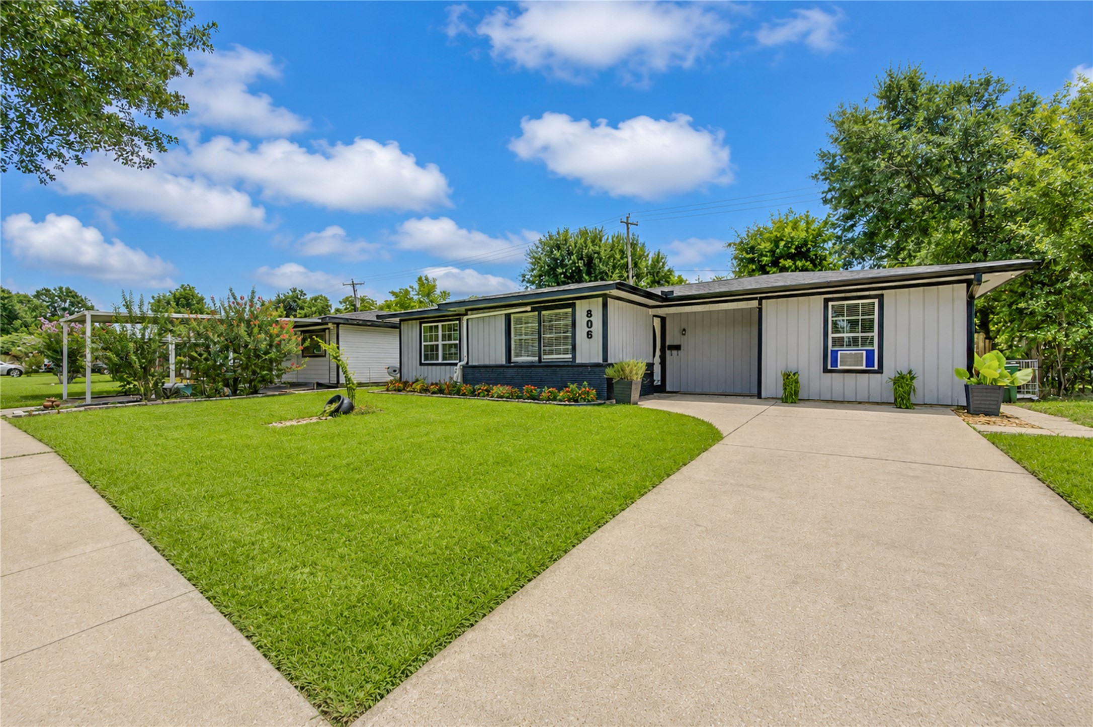 806 Laverne Avenue Property Photo 1