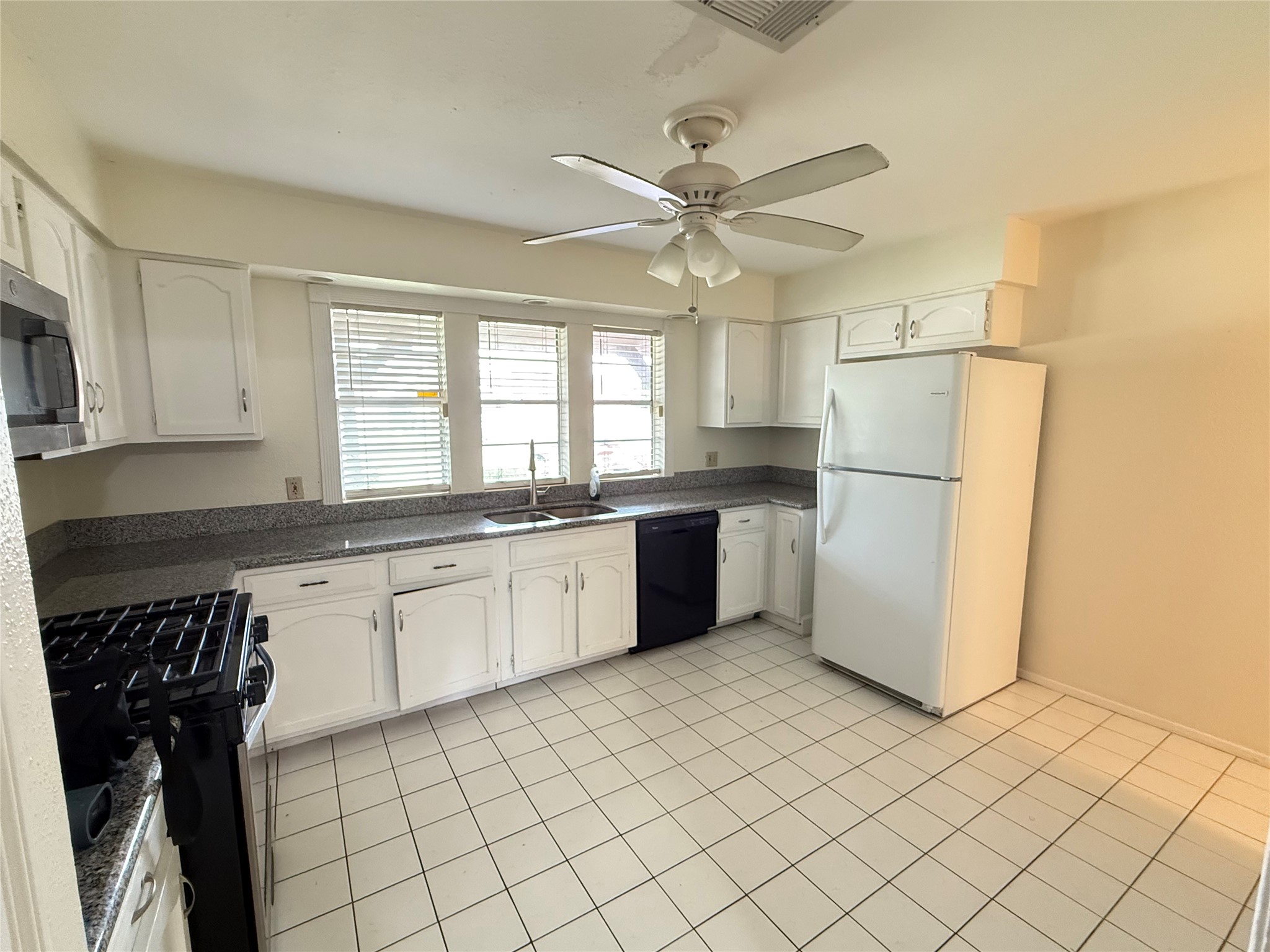 16402 Cavendish Drive Property Photo 9