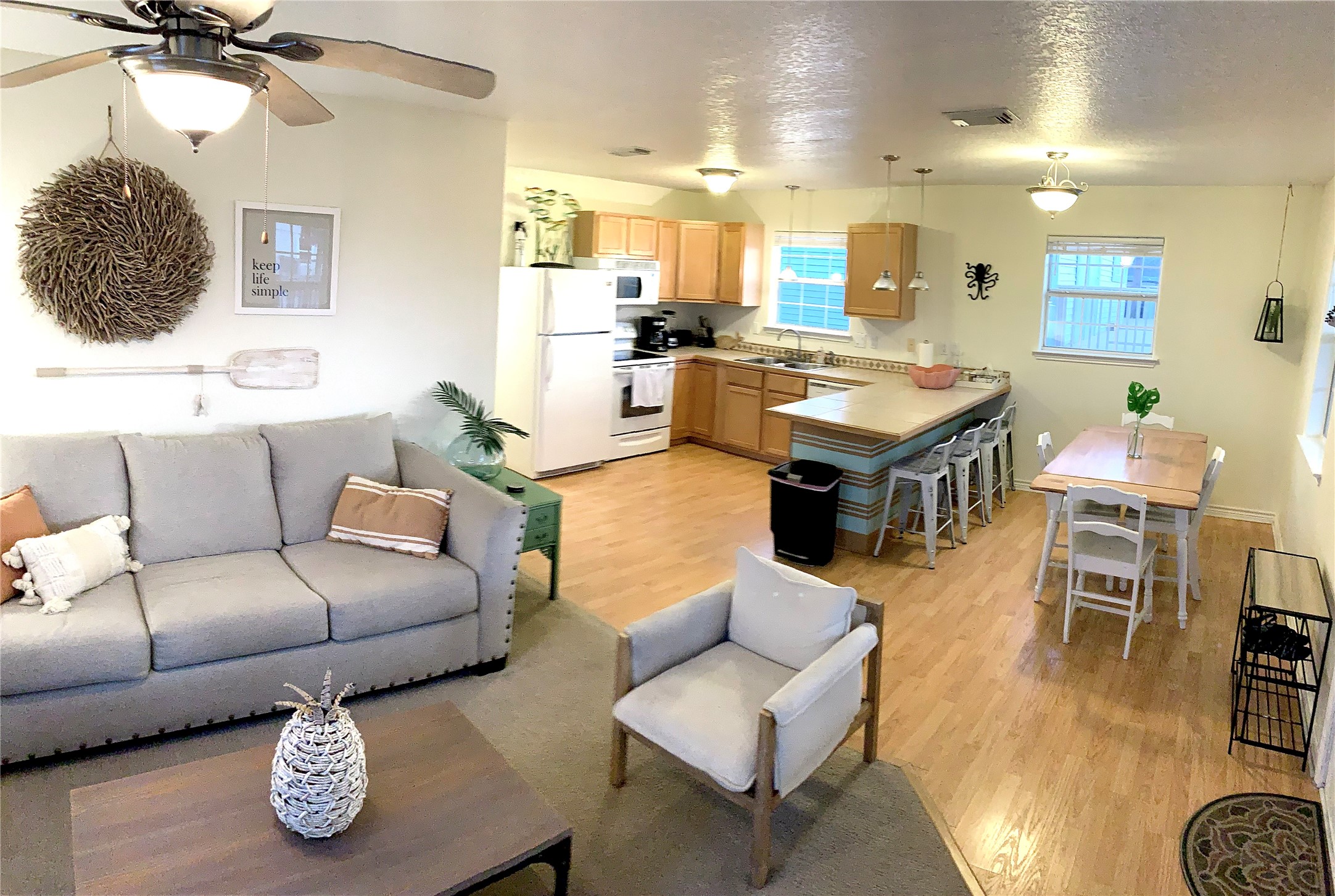 215 Pompano Lane Property Photo 4