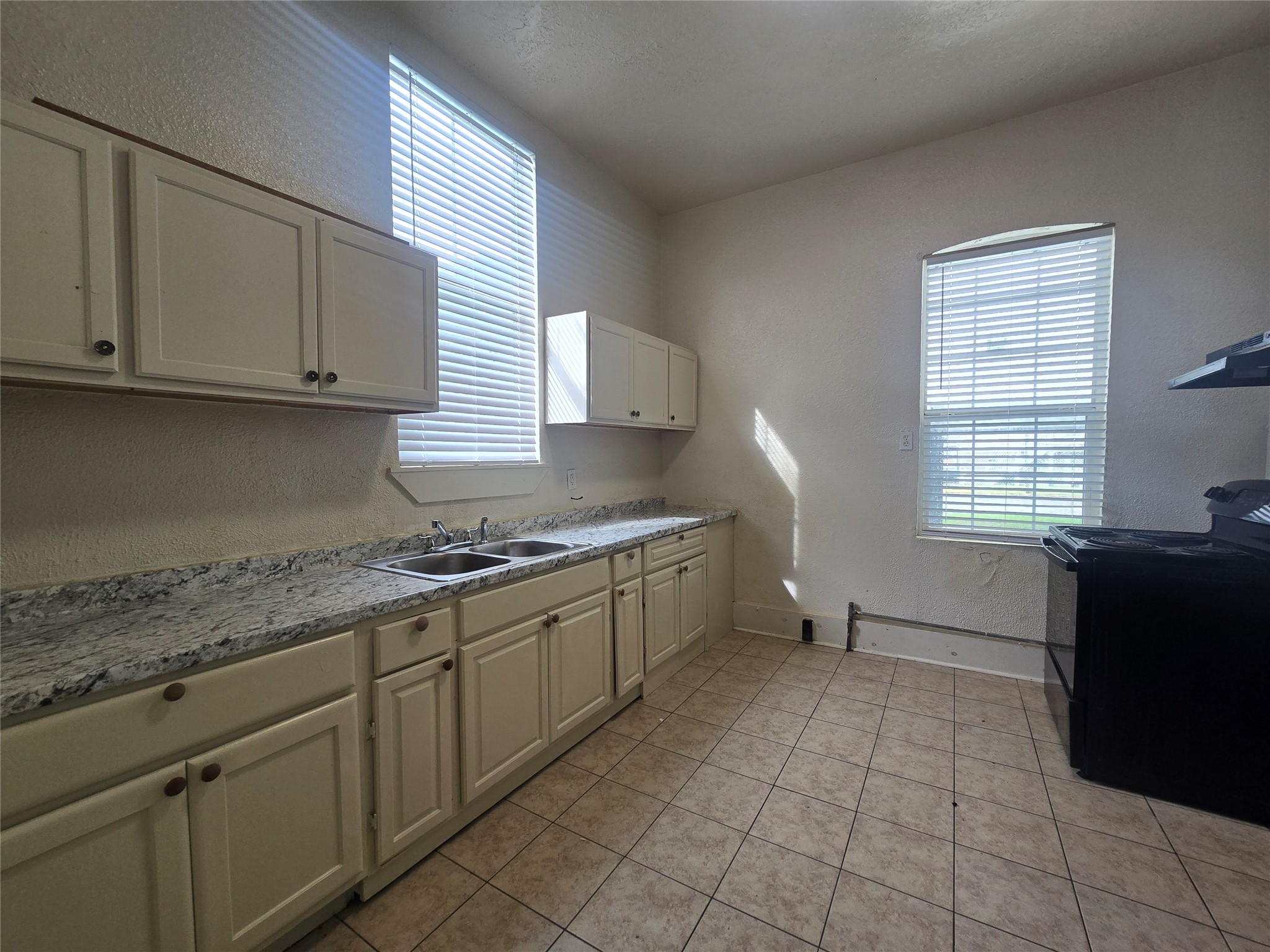 3523 Winnie Street Property Photo 8
