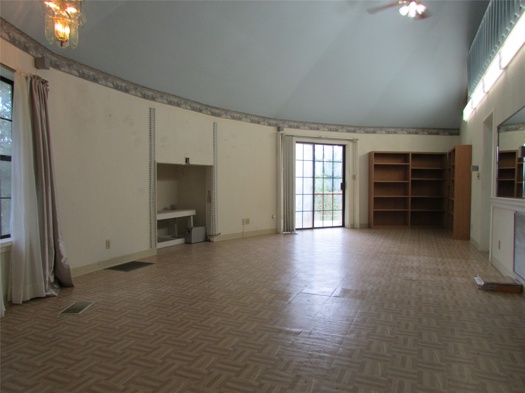 9 Mars Property Photo 3