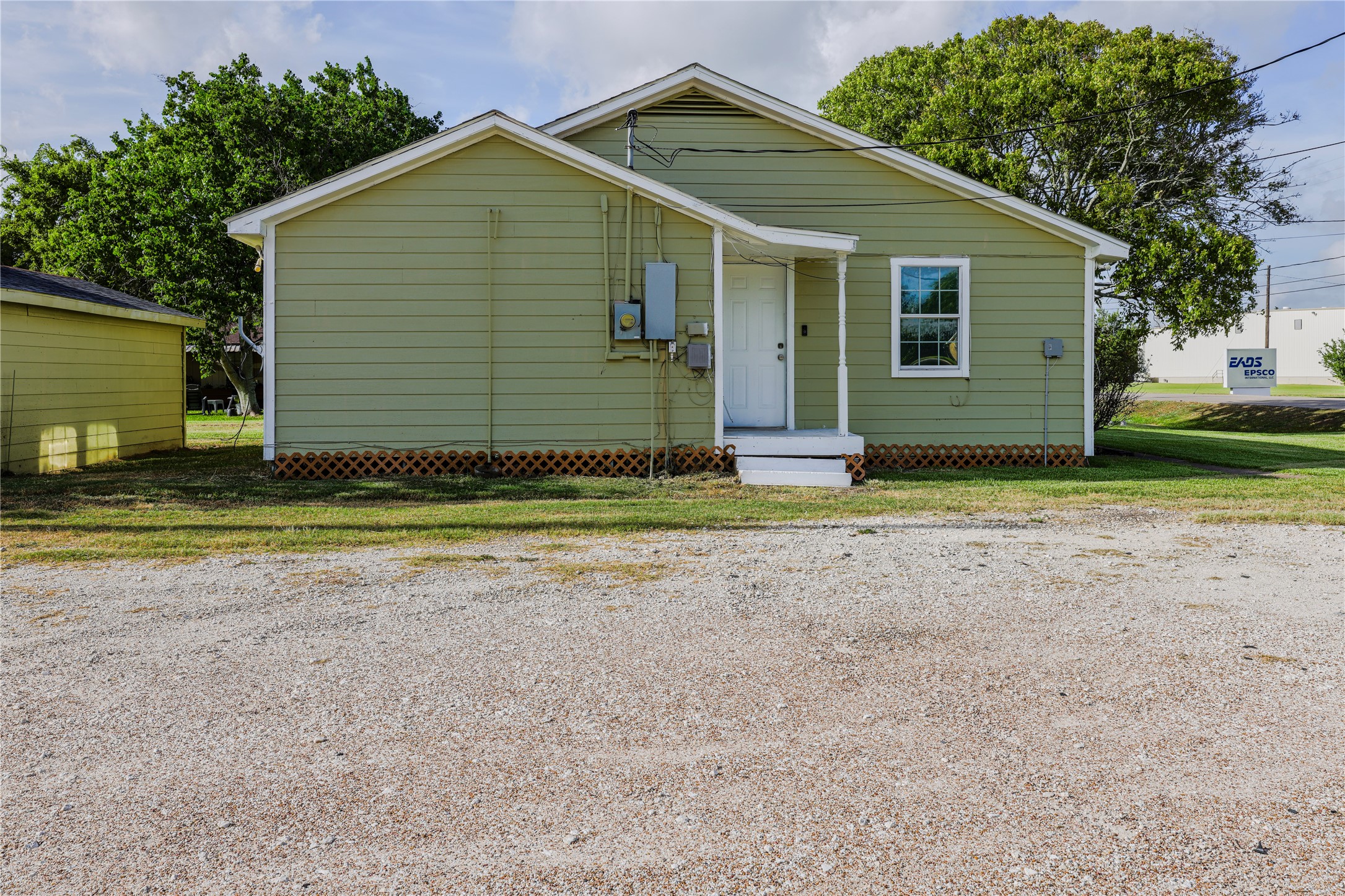 910 Brockman Street Property Photo 4