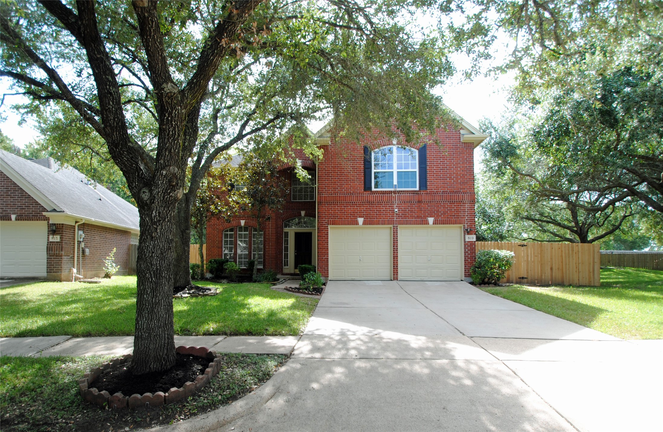 819 Fairpark Lane Property Photo 1