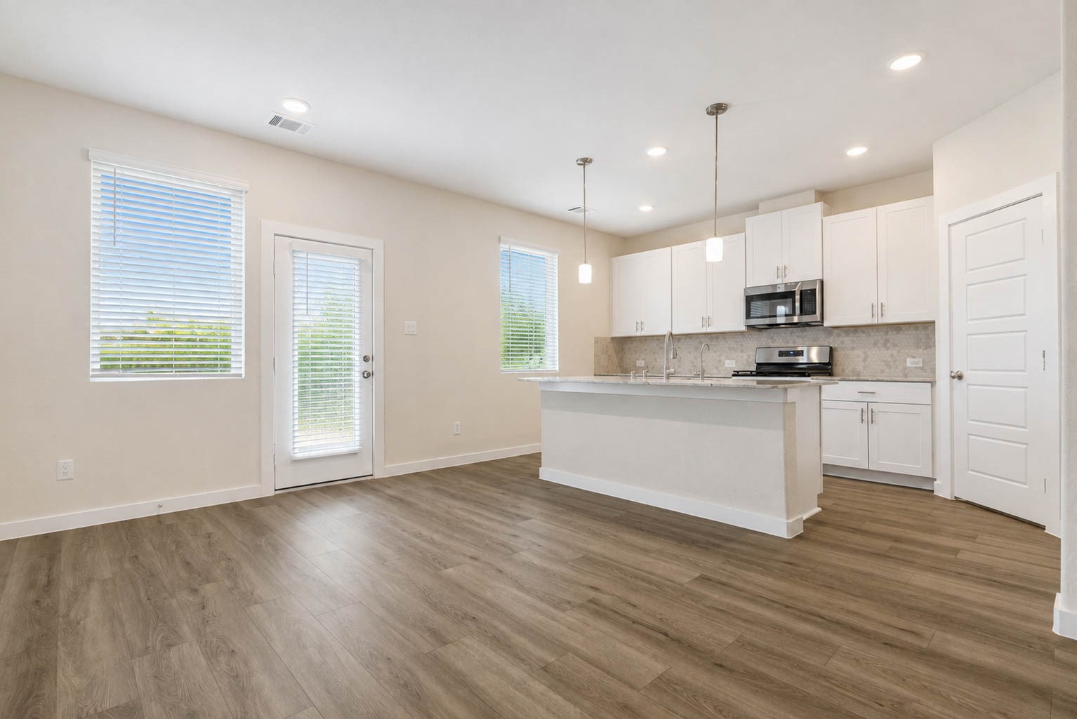 14727 Slow River Avenue Property Photo 6