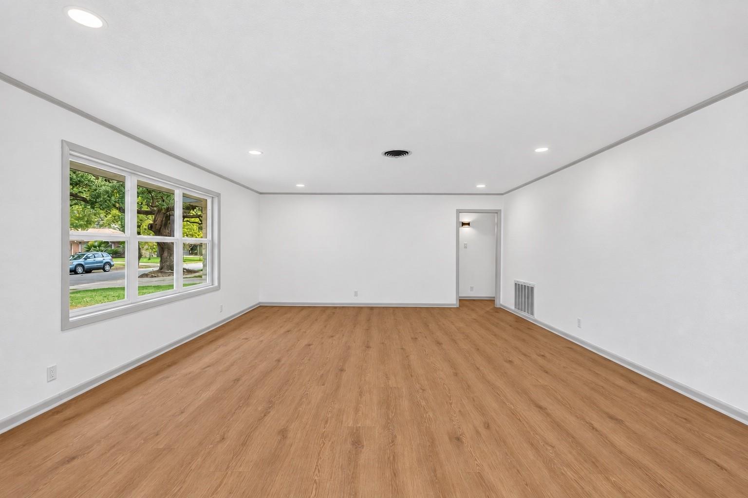 5619 Warm Springs Road, Houston Tx 77035 Property Photo 8