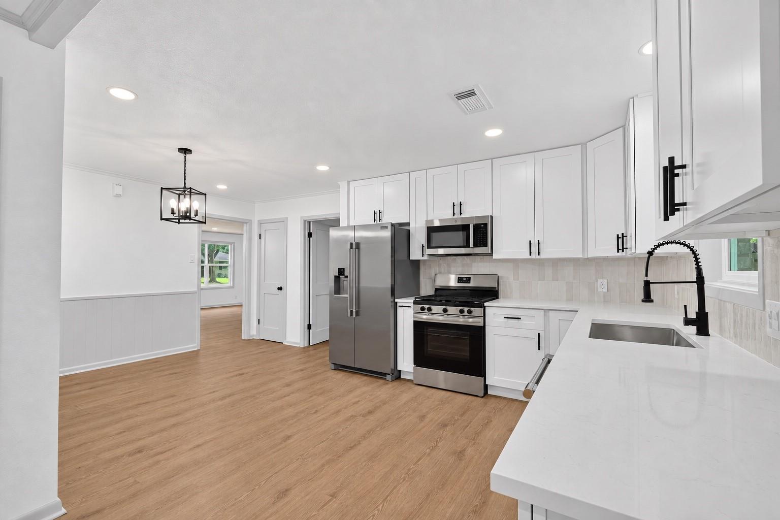 5619 Warm Springs Road, Houston Tx 77035 Property Photo 14