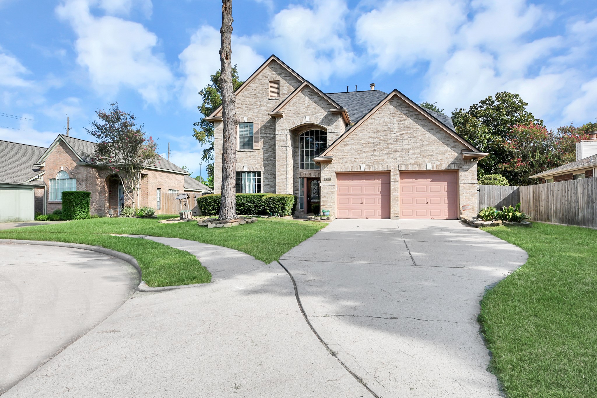 15622 Valley Creek Drive Property Photo 2