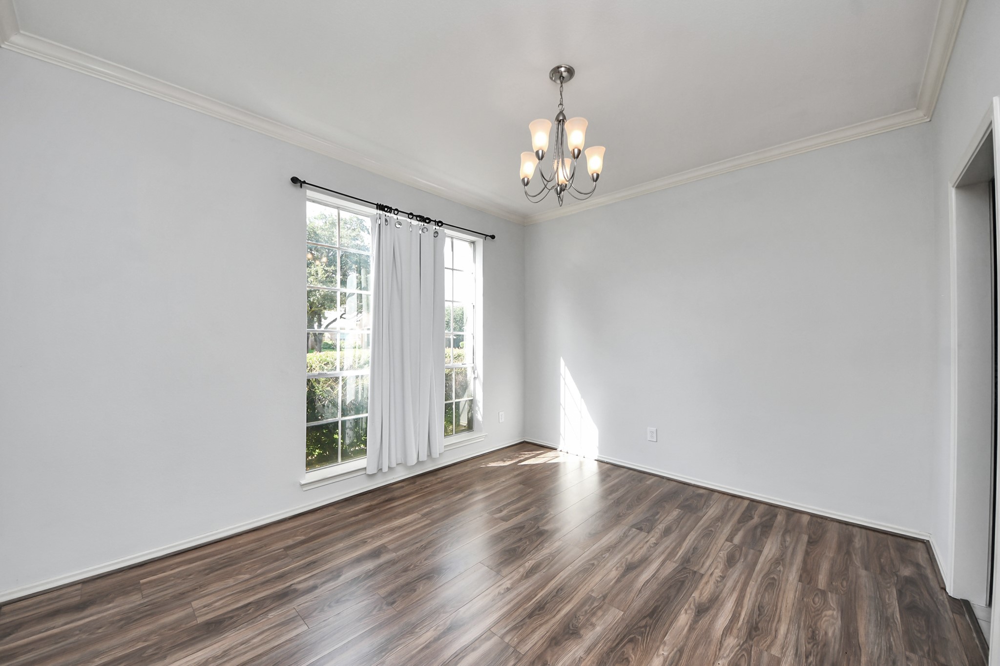 15622 Valley Creek Drive Property Photo 4
