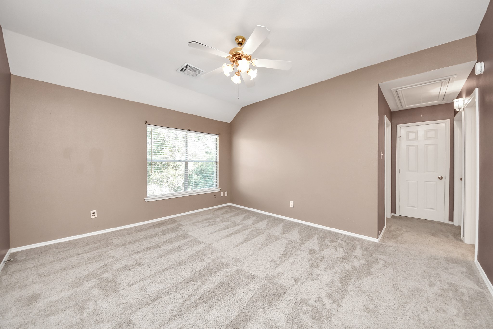 15622 Valley Creek Drive Property Photo 18