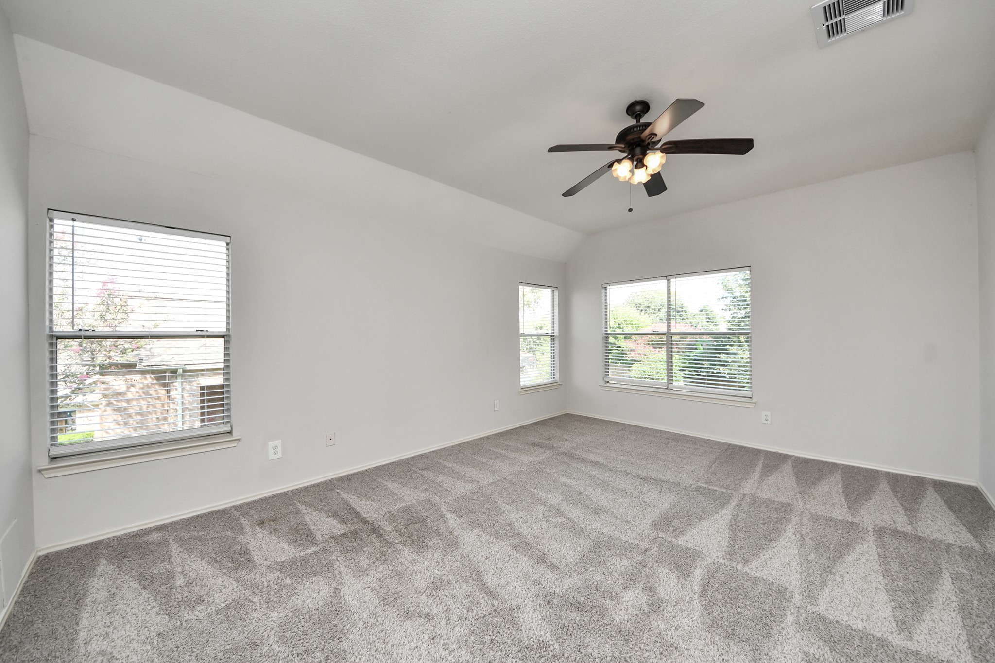 15622 Valley Creek Drive Property Photo 20