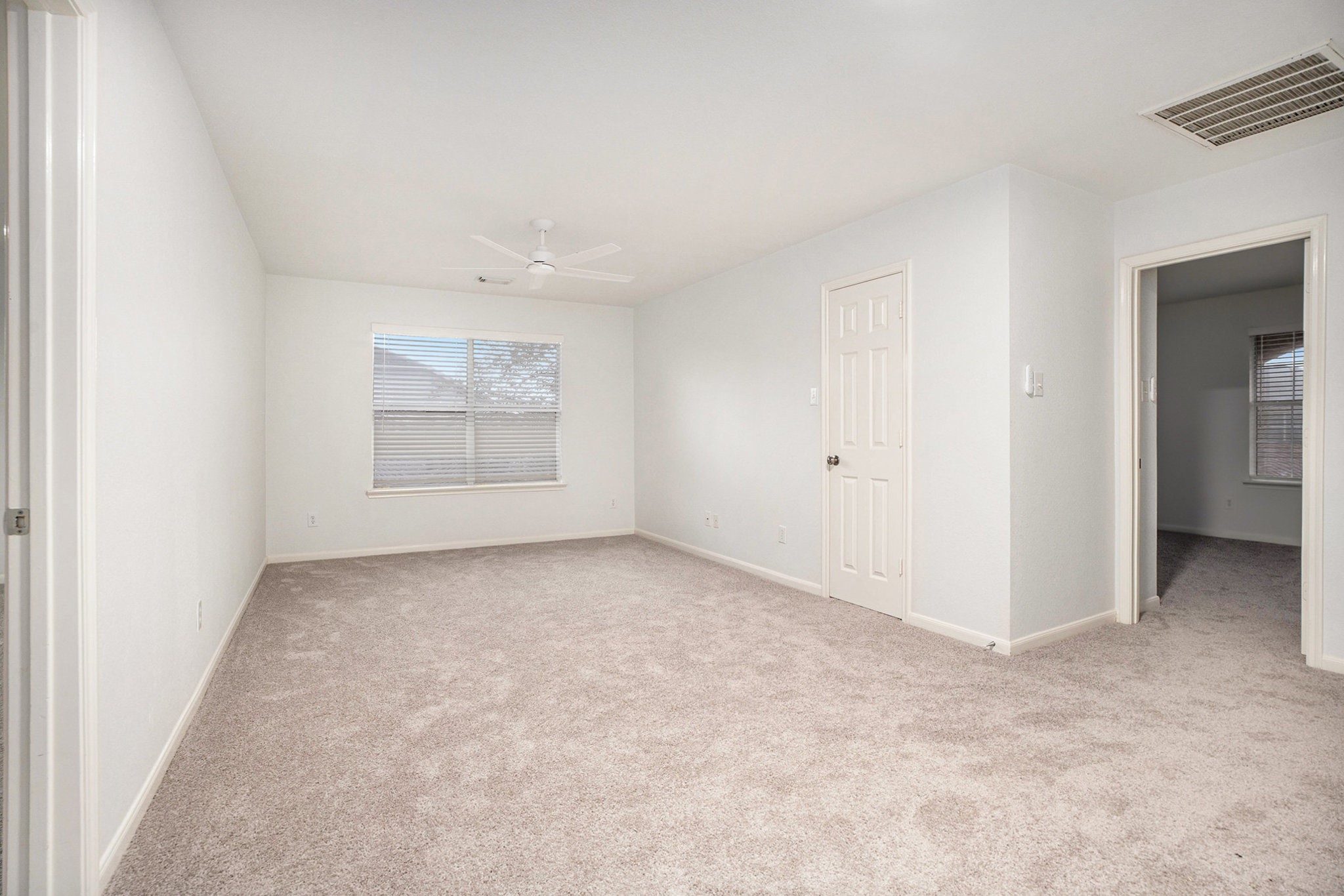 3811 Misty Falls Lane Property Photo 9