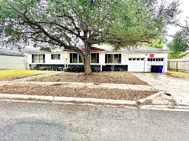 515 Vaky Street
