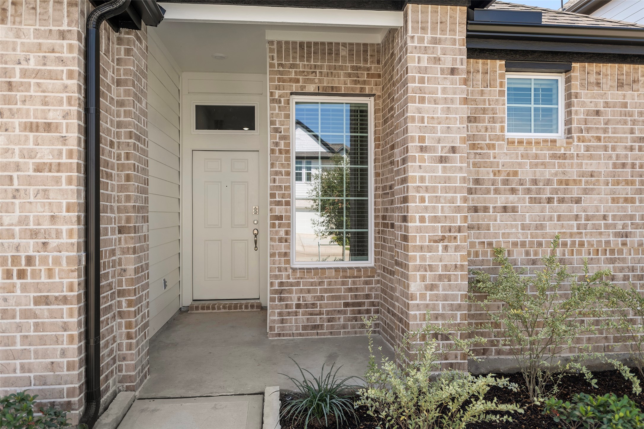 21034 Salt Rock Drive Property Photo 2