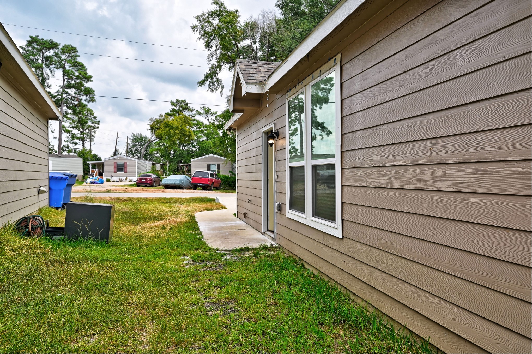 11552 Persimmon Street Property Photo 4