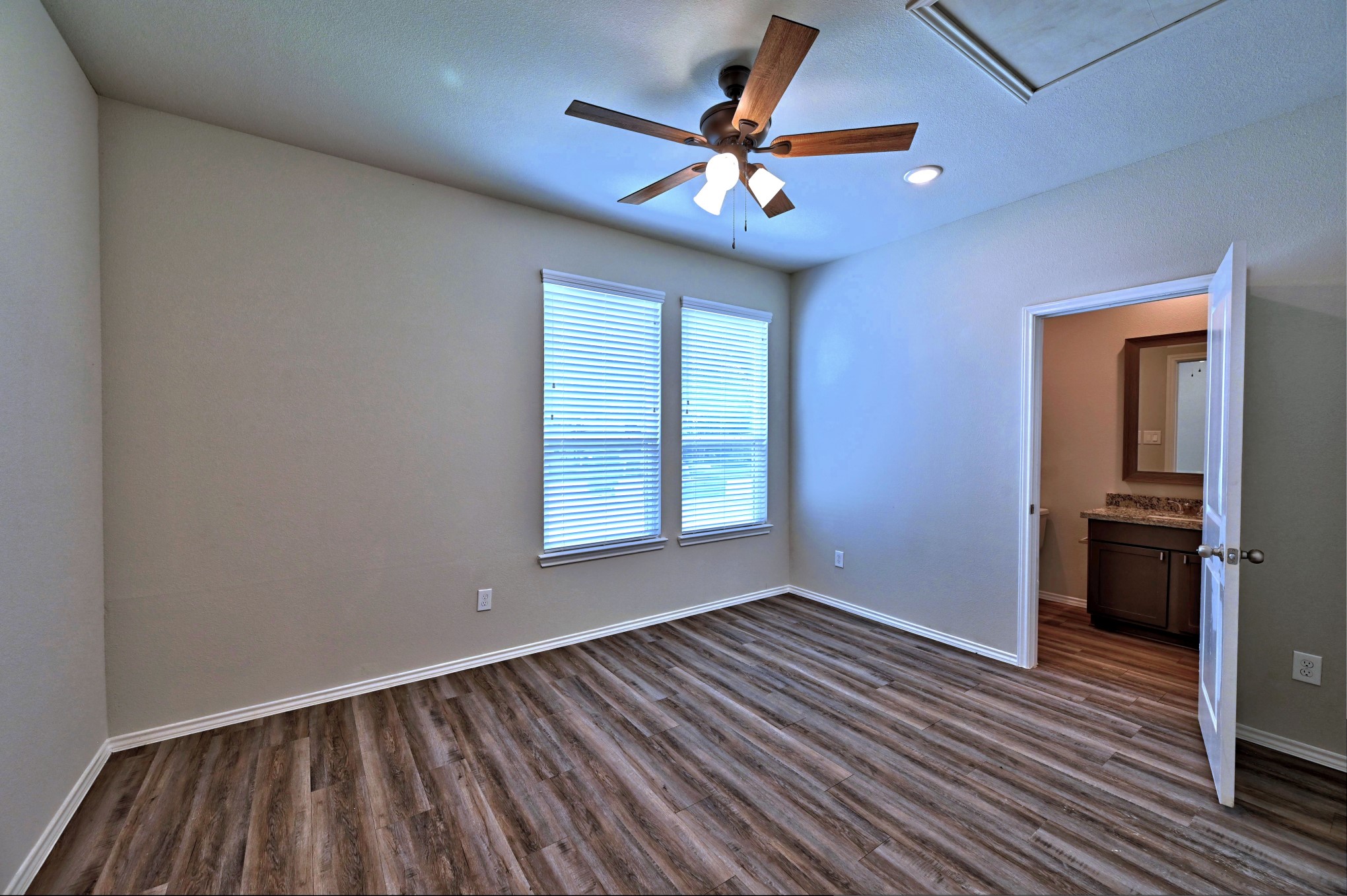 11552 Persimmon Street Property Photo 14