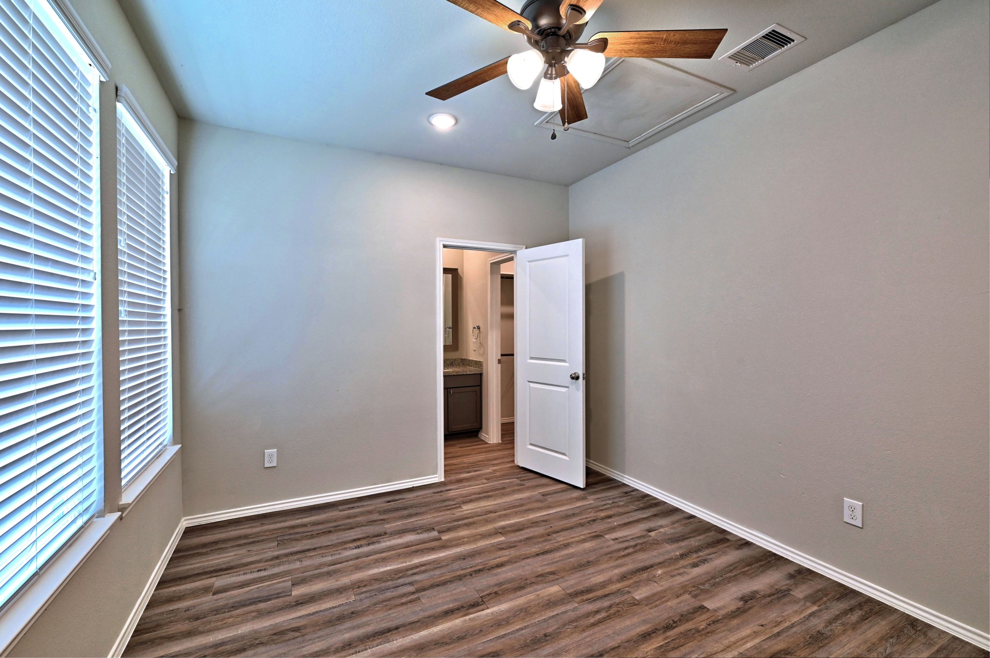 11552 Persimmon Street Property Photo 15