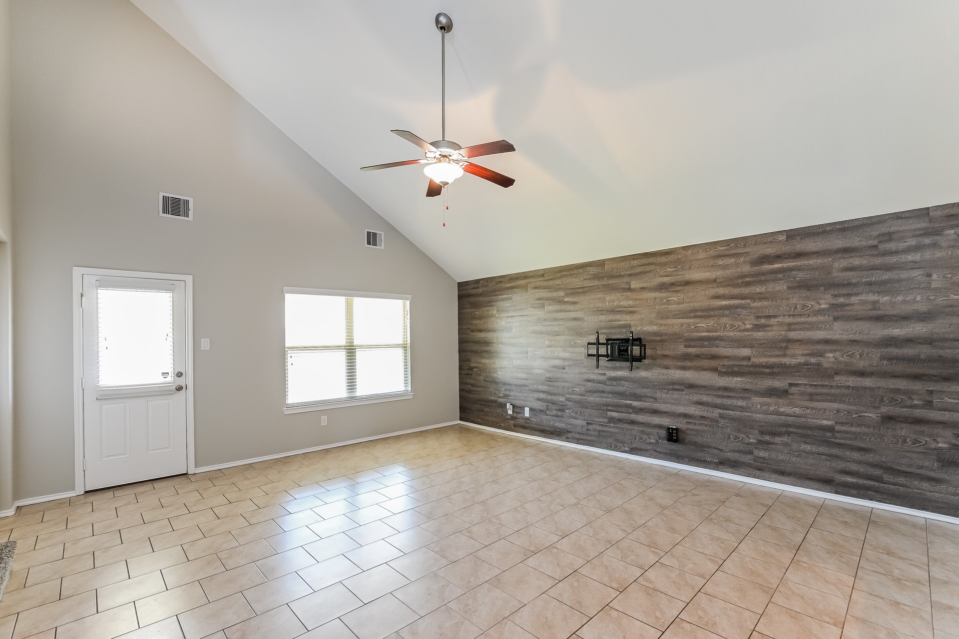 2734 Gold Flake Terrace Road Property Photo 3