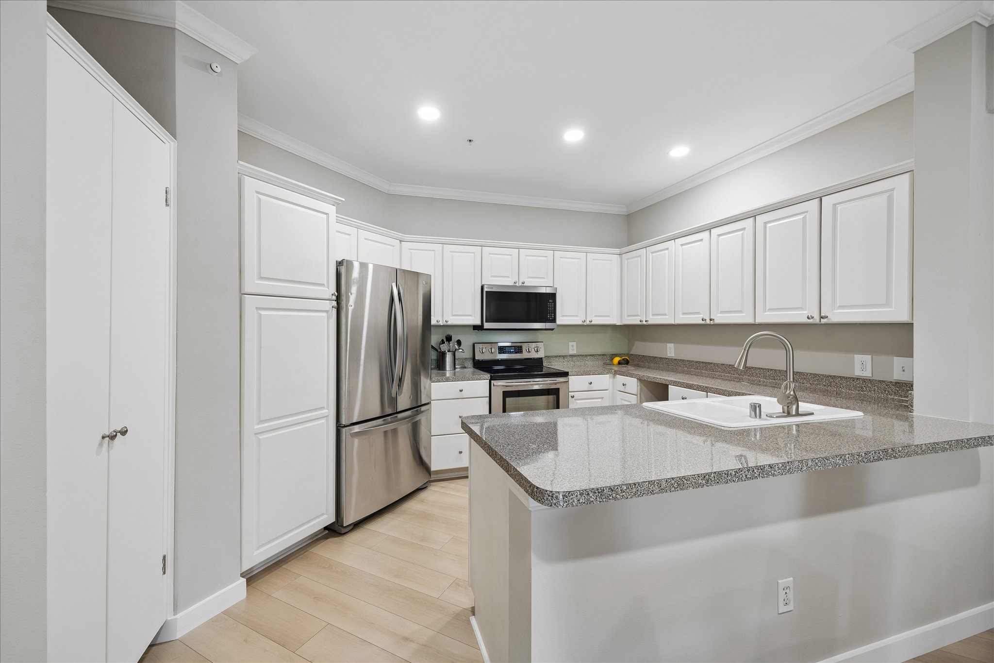 2100 Welch Street C121 Property Photo 3
