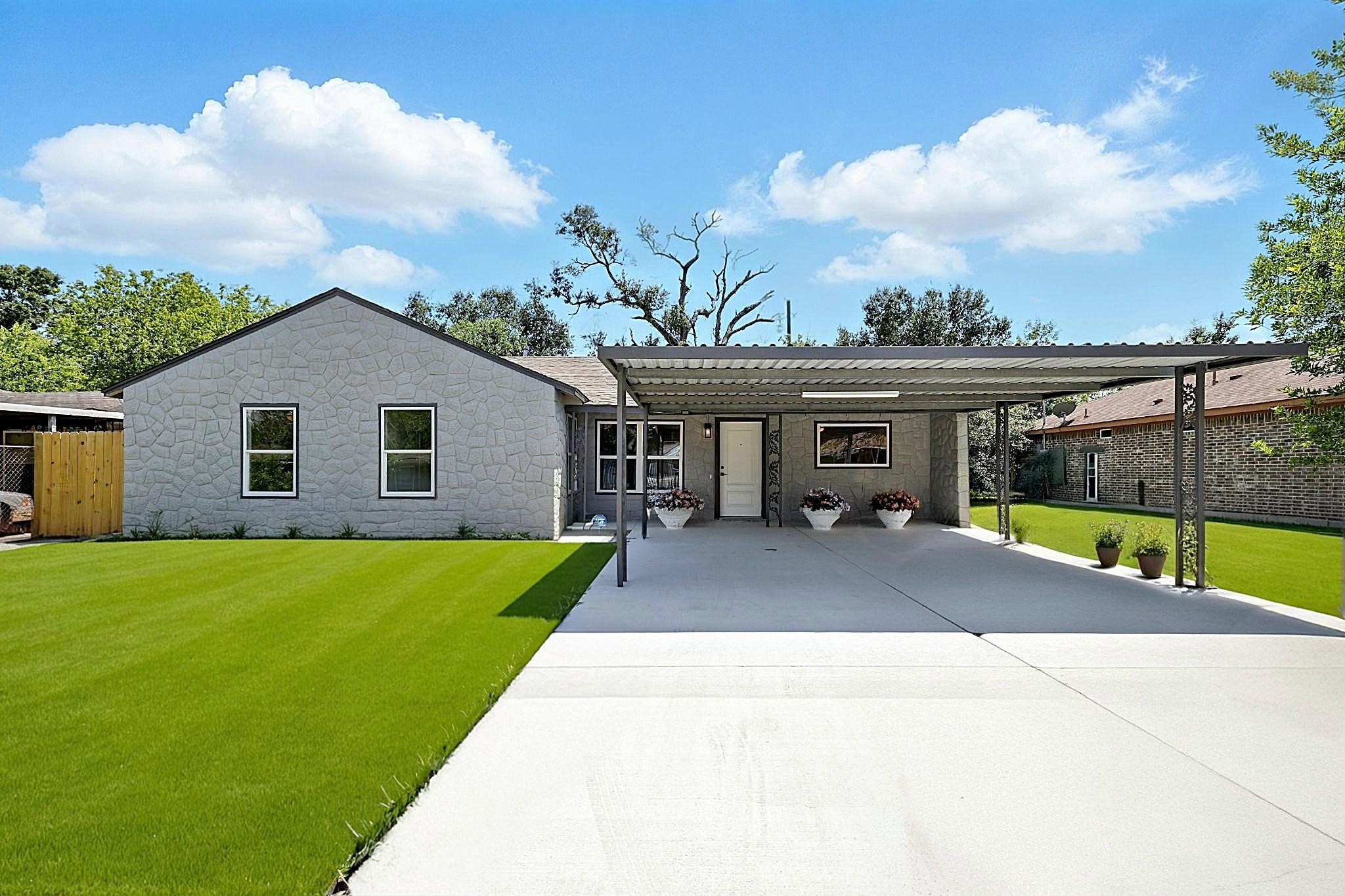 5614 Northridge Drive Property Photo 1