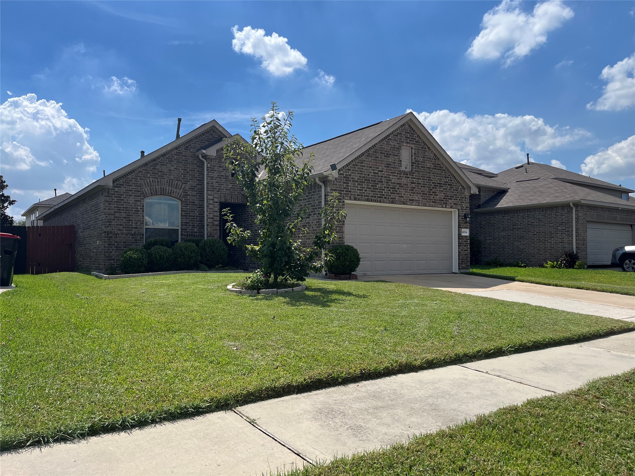 16534 Twinwalker Drive Property Photo 3
