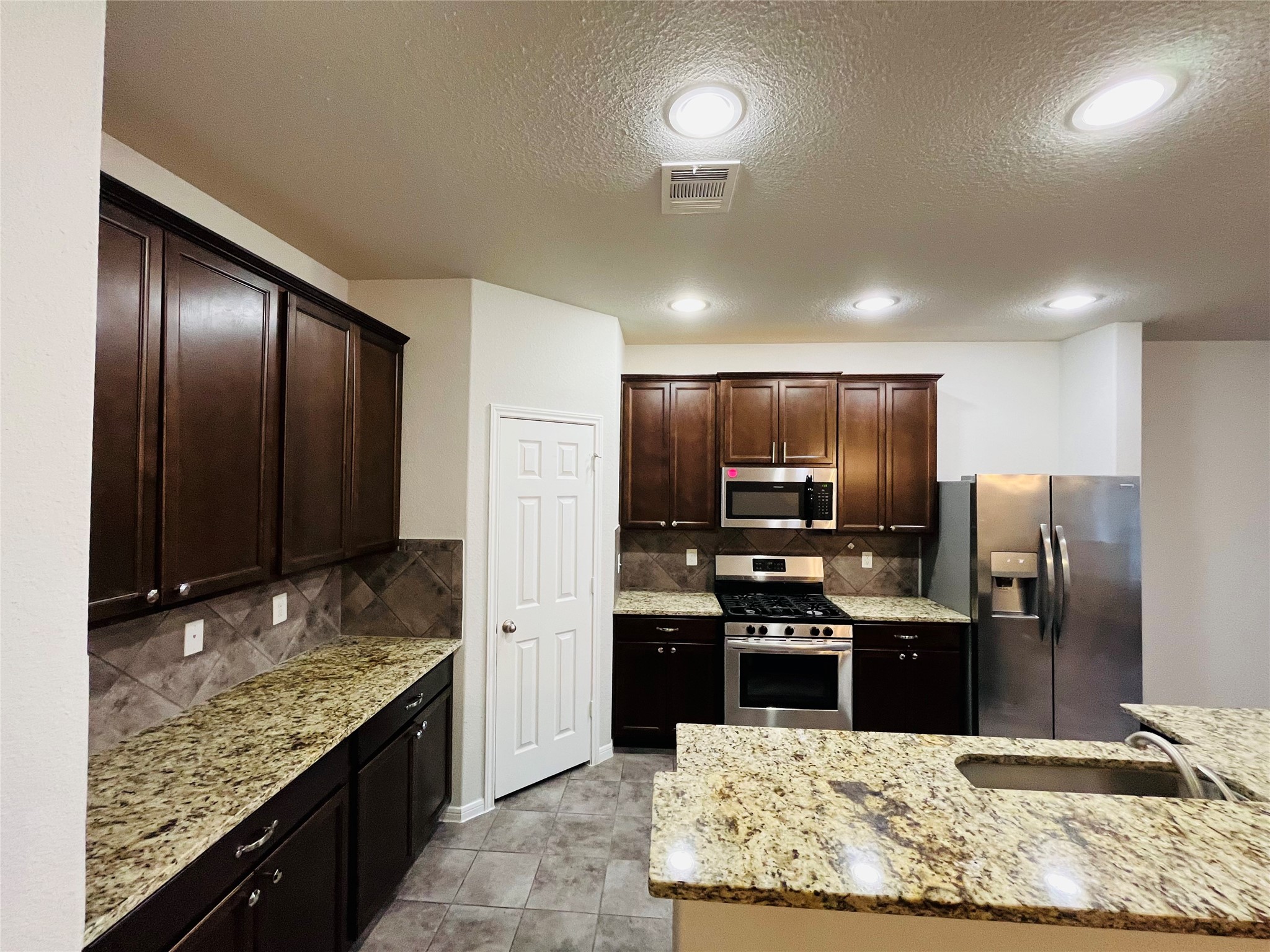 16534 Twinwalker Drive Property Photo 4