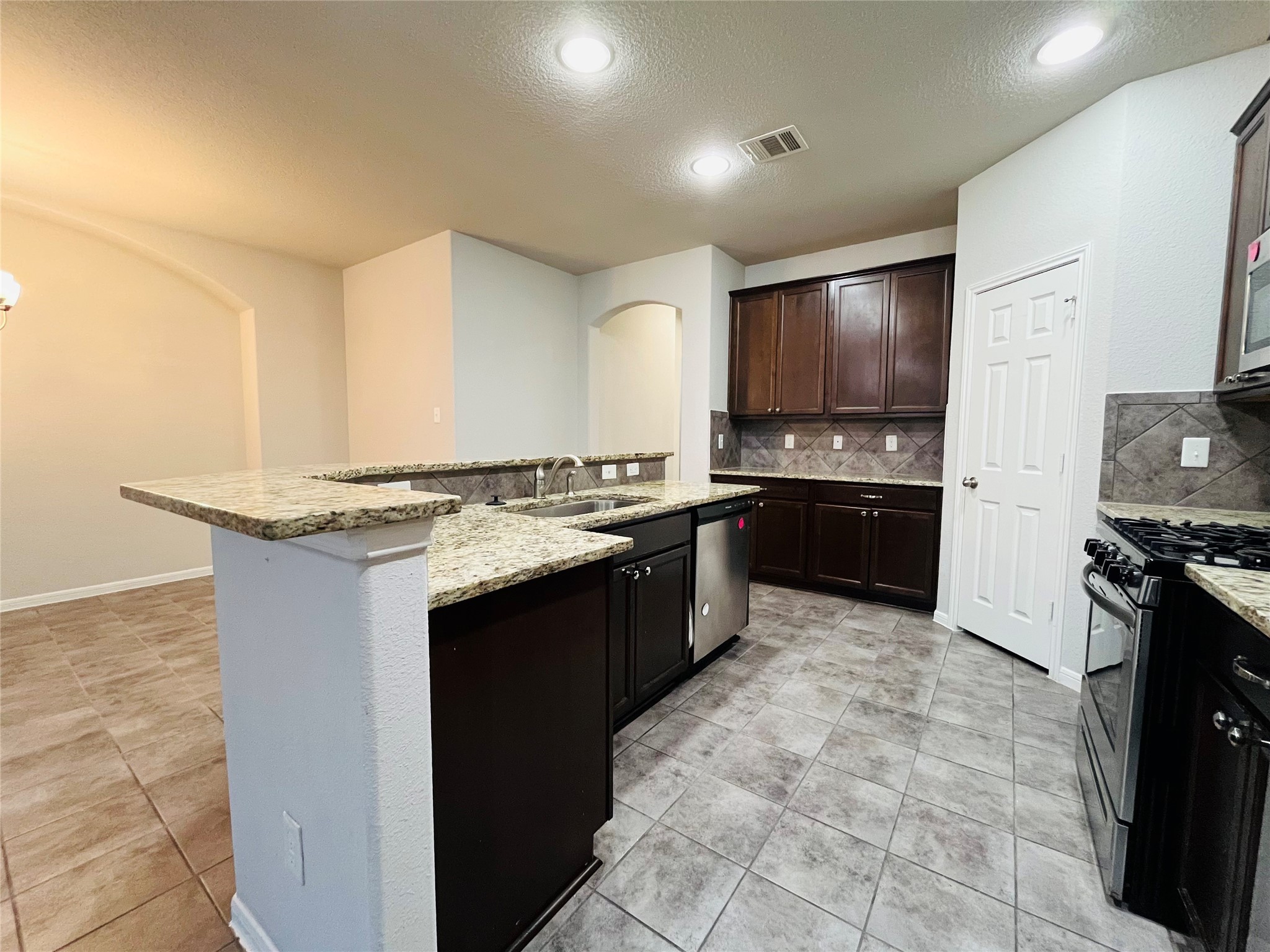 16534 Twinwalker Drive Property Photo 8