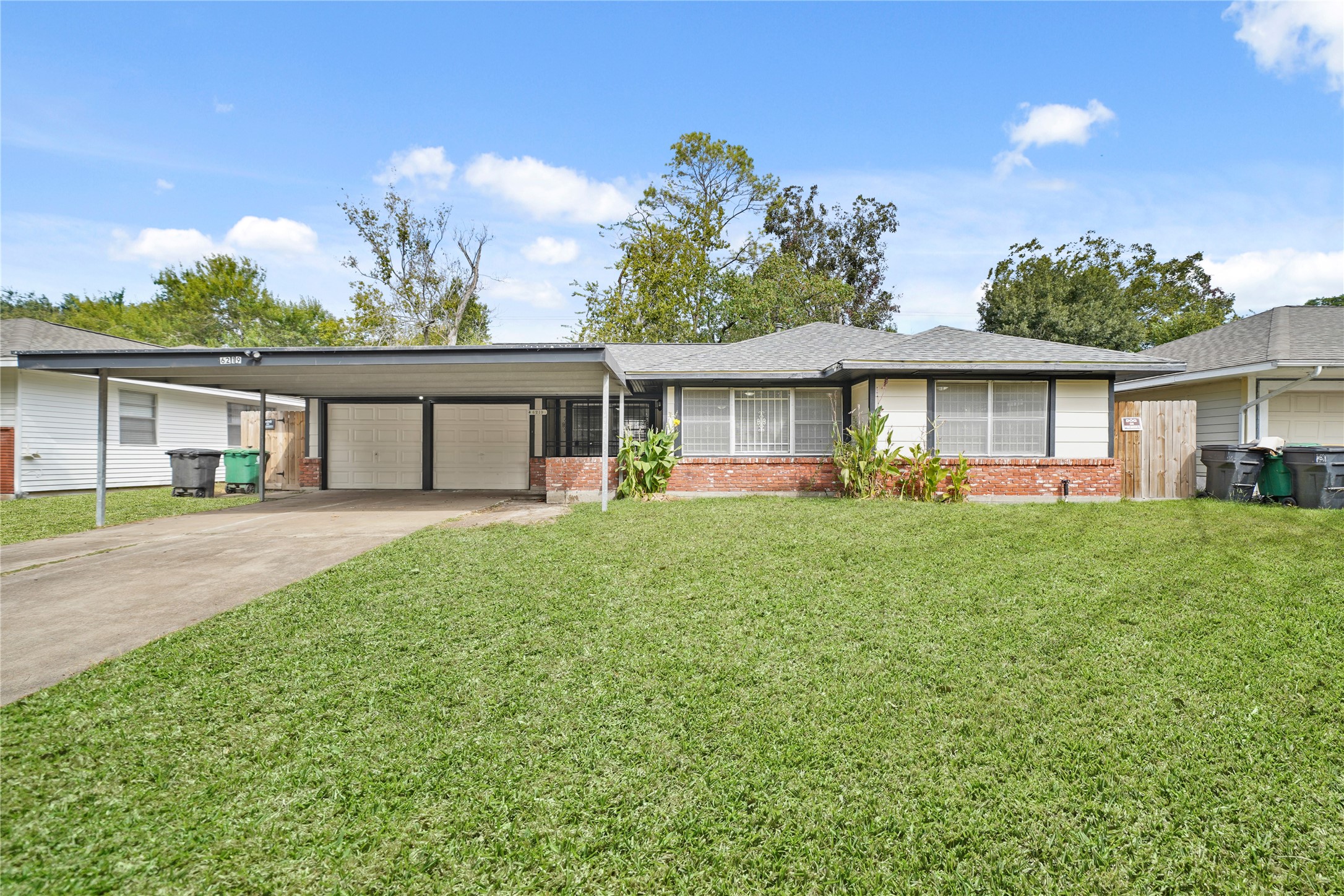 6219 Simsdale Street Property Photo 1