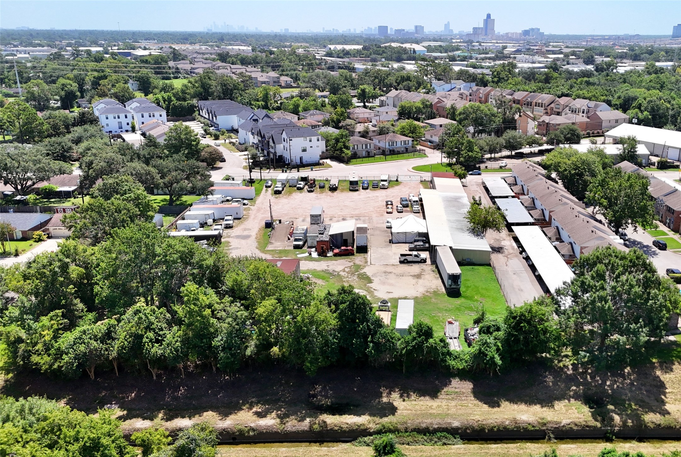 1915 Sherwood Forest Street Property Photo 4